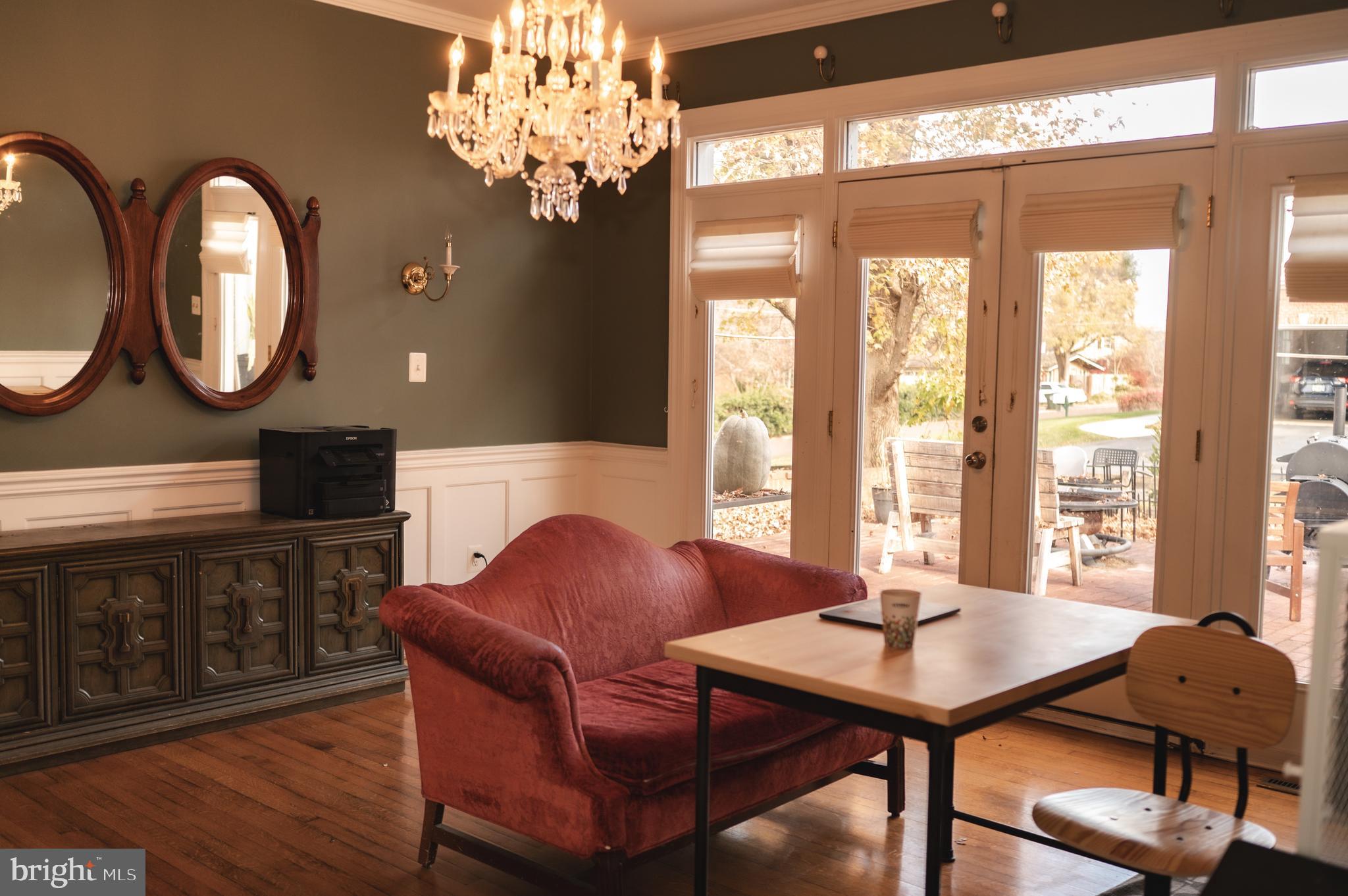 COUNTRY CLUB ESTATES - Residential