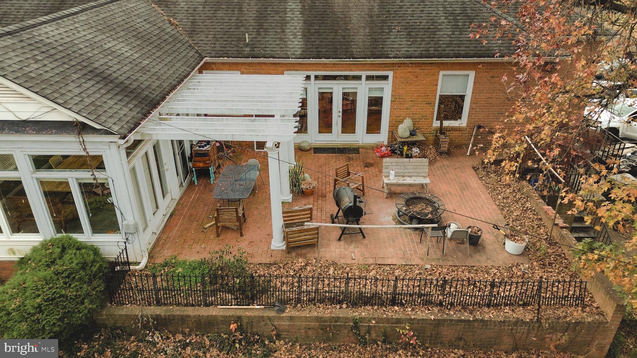 COUNTRY CLUB ESTATES - Residential