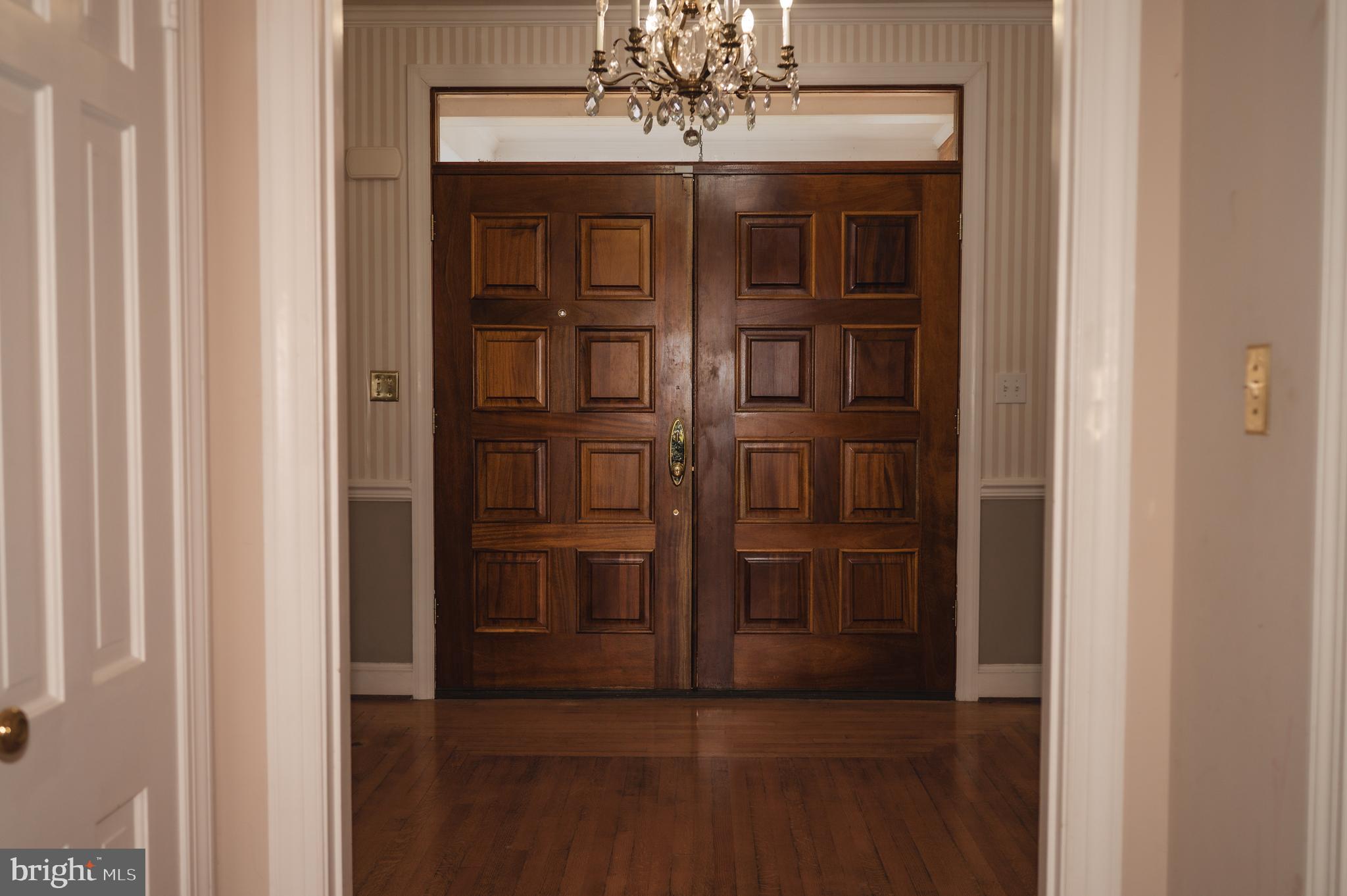 COUNTRY CLUB ESTATES - Residential