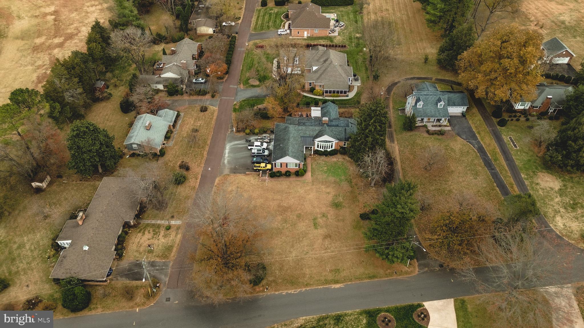 COUNTRY CLUB ESTATES - Residential