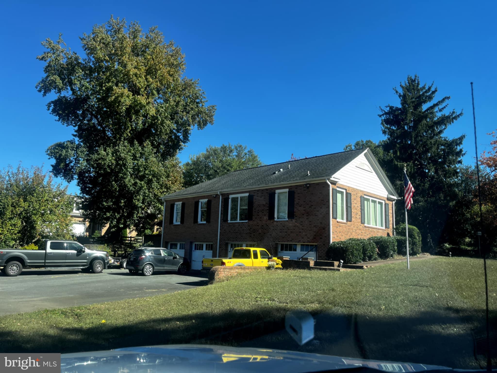 COUNTRY CLUB ESTATES - Residential