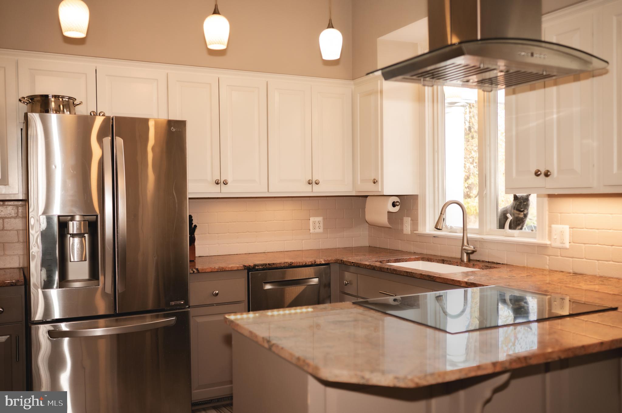 COUNTRY CLUB ESTATES - Residential