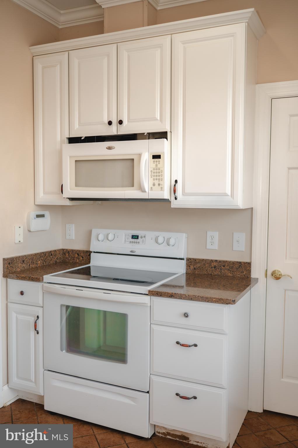 COUNTRY CLUB ESTATES - Residential