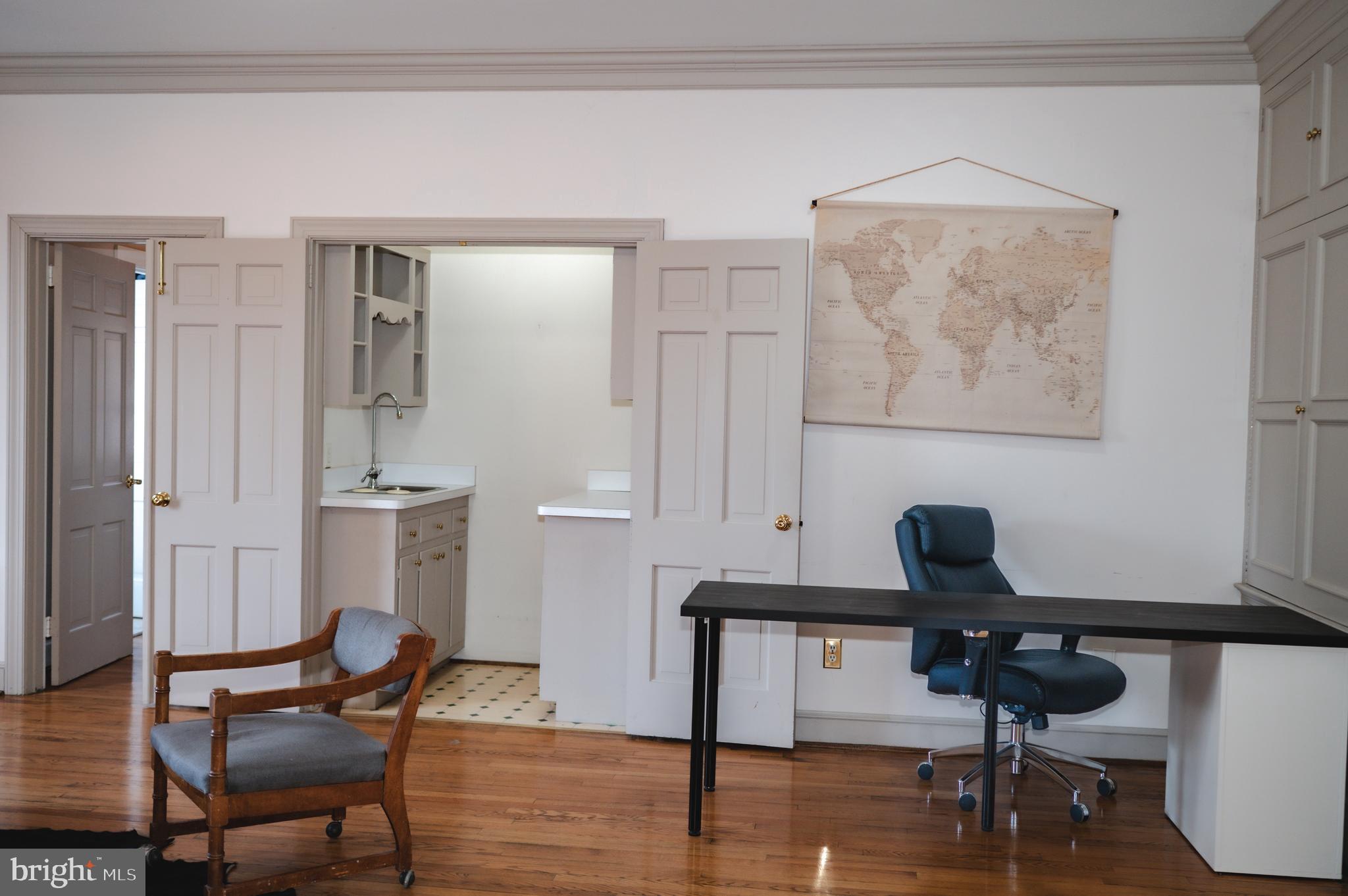 COUNTRY CLUB ESTATES - Residential