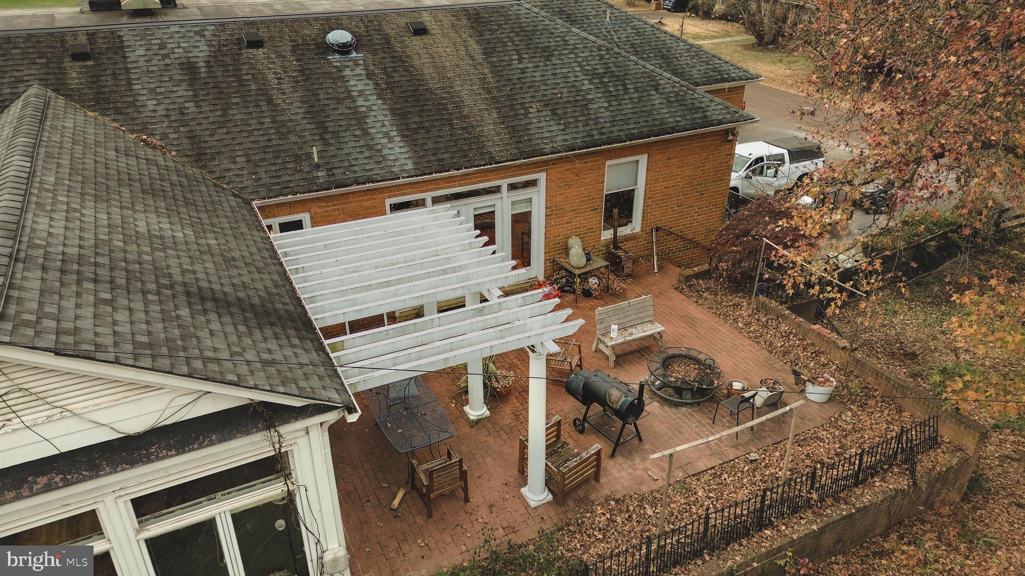 COUNTRY CLUB ESTATES - Residential