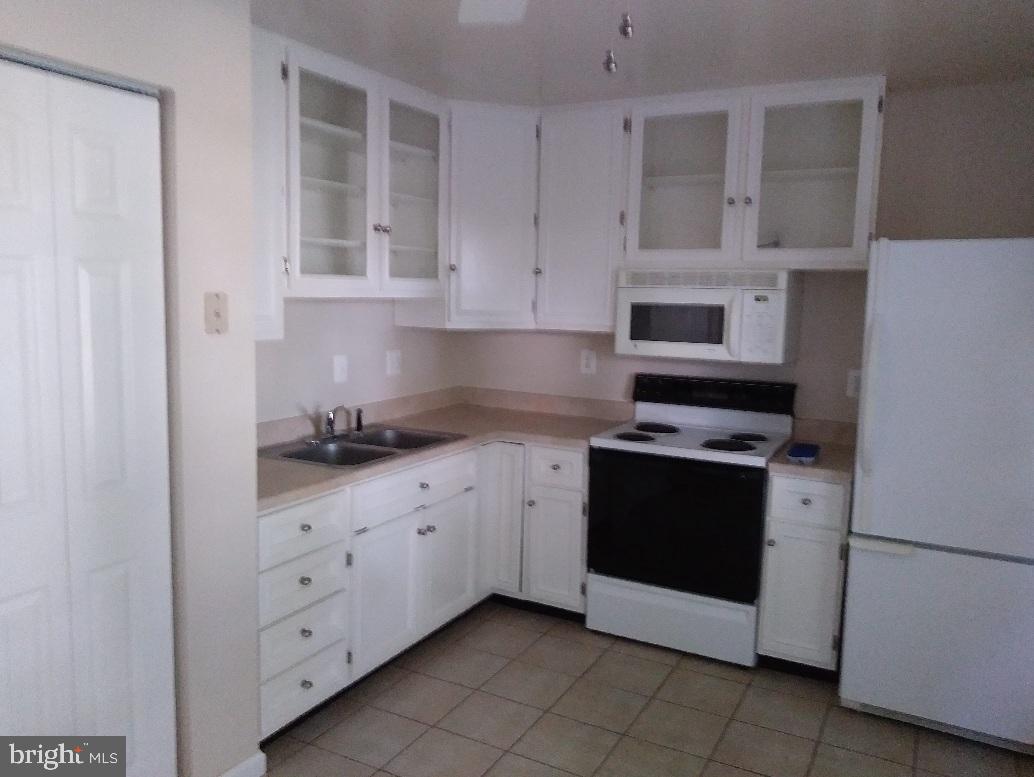558 HAMMOND AVENUE