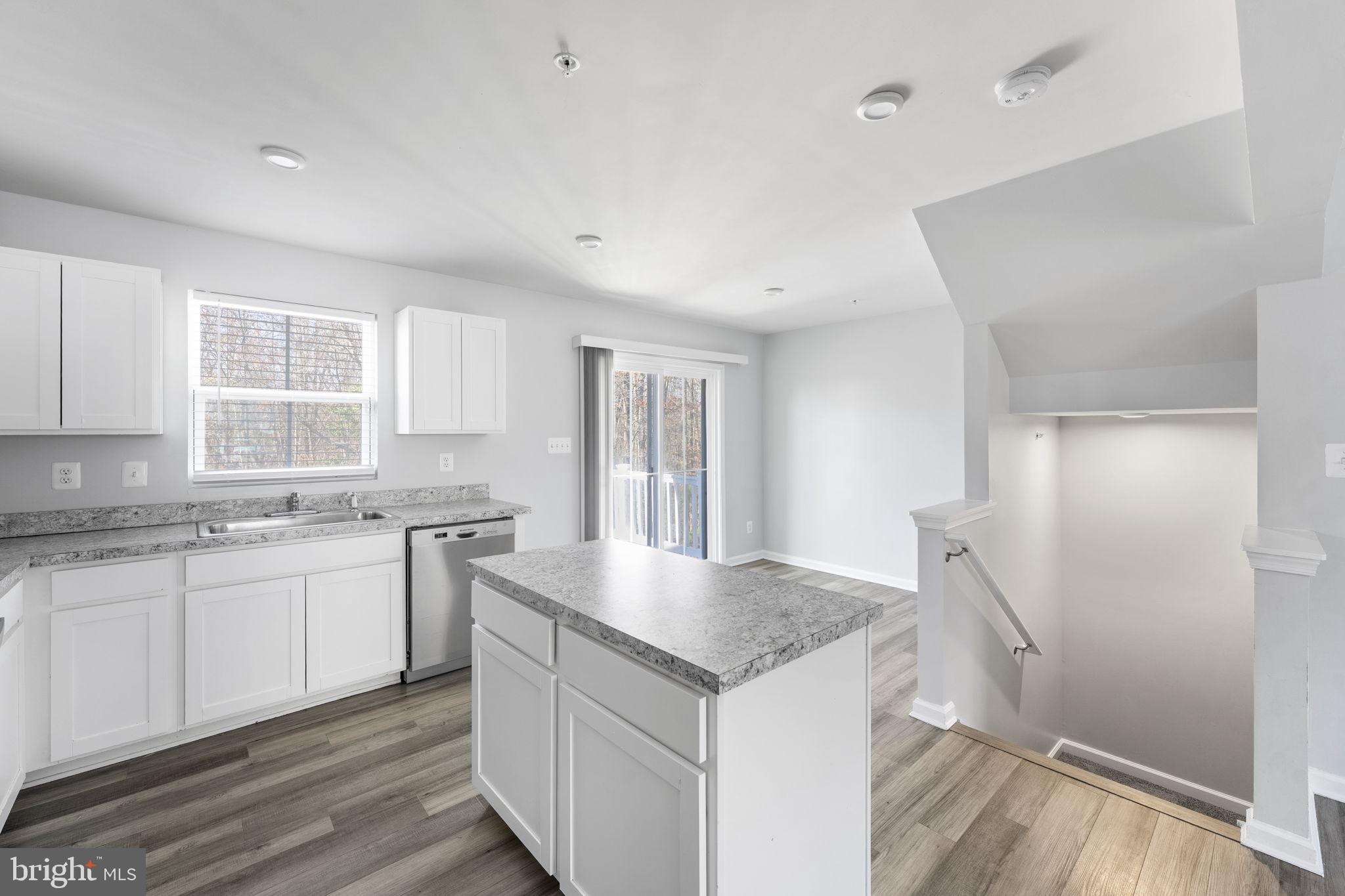 HICKORY KNOLL - Residential