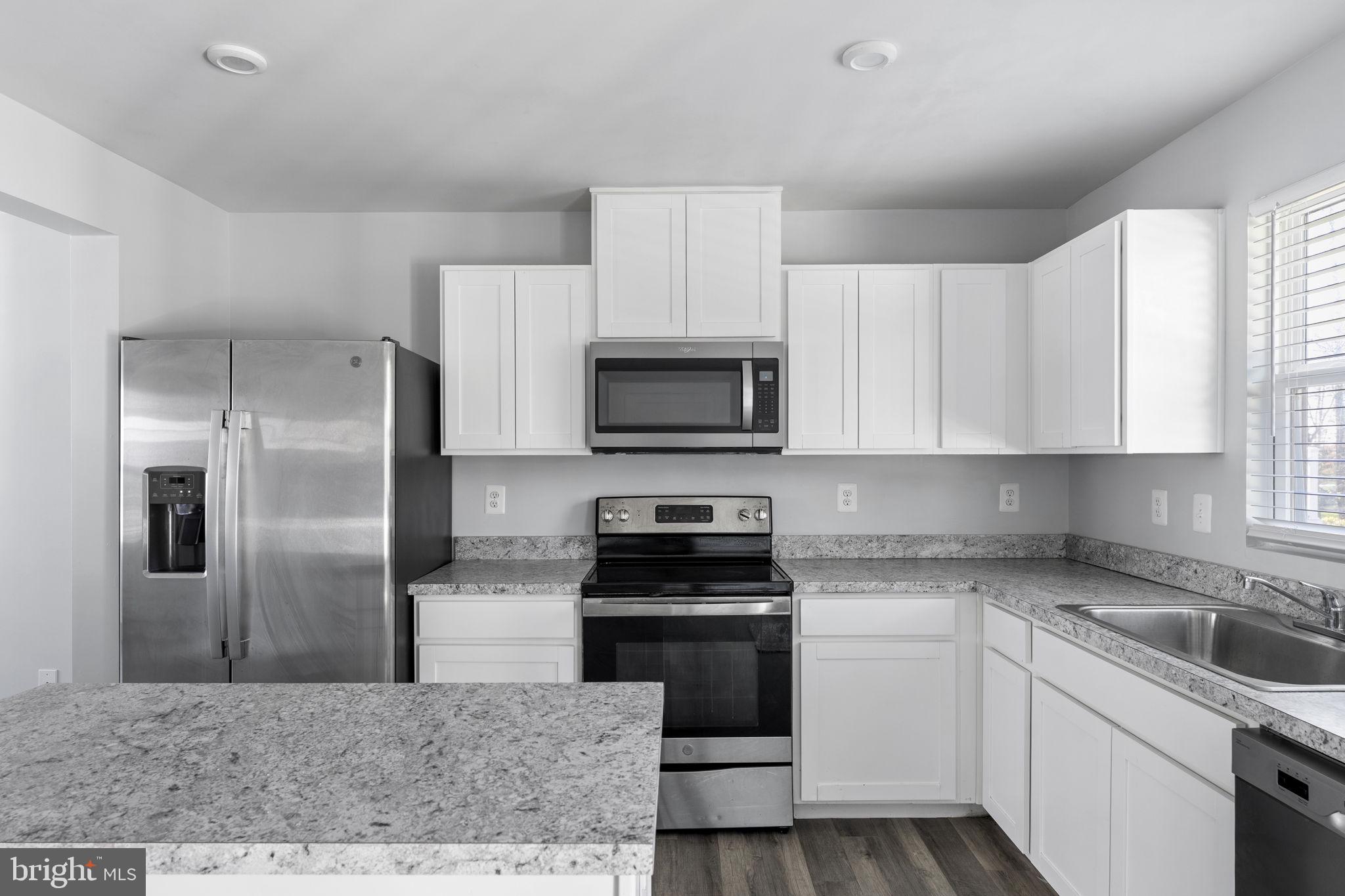 HICKORY KNOLL - Residential