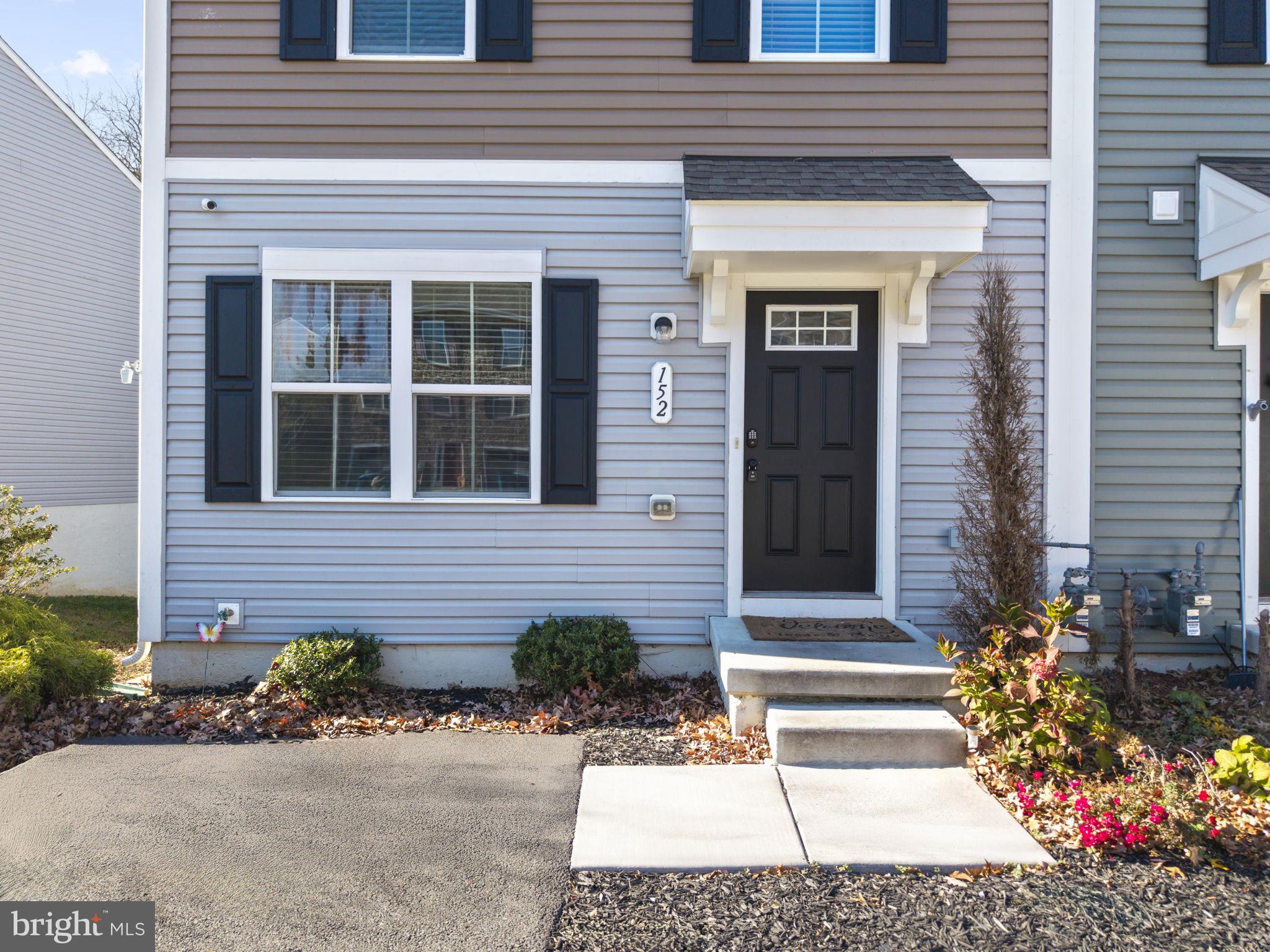 HICKORY KNOLL - Residential