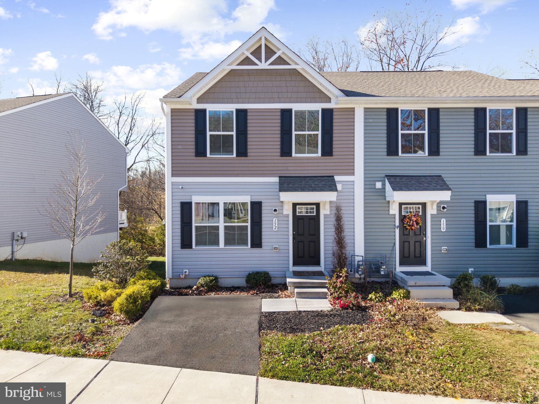 HICKORY KNOLL - Residential