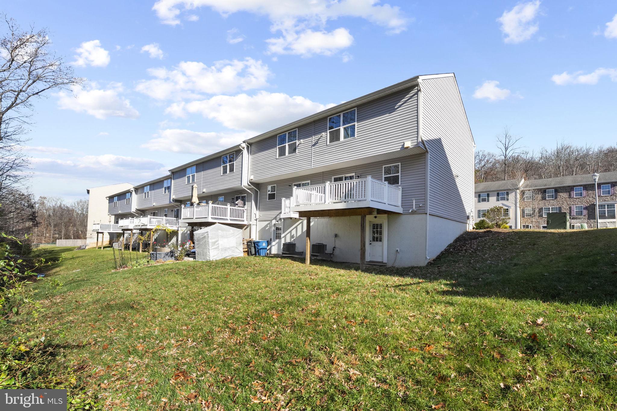 HICKORY KNOLL - Residential