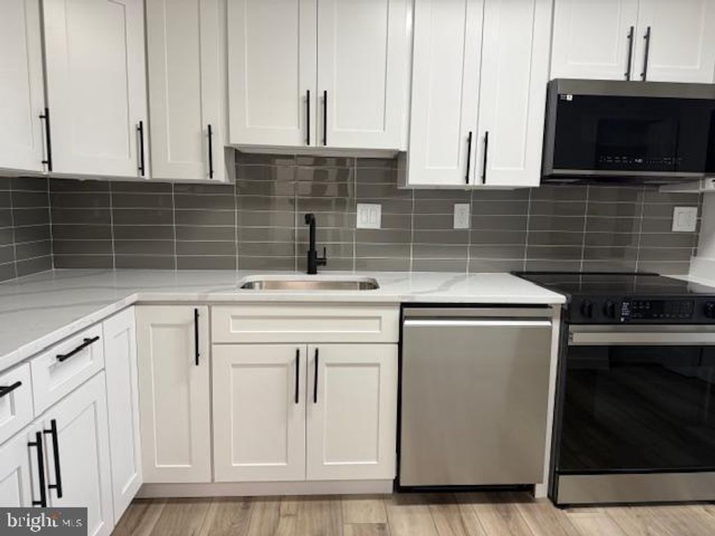 Photo of 307 Yoakum Parkway #1021, ALEXANDRIA, VA 22304 (MLS # VAAX2050204)