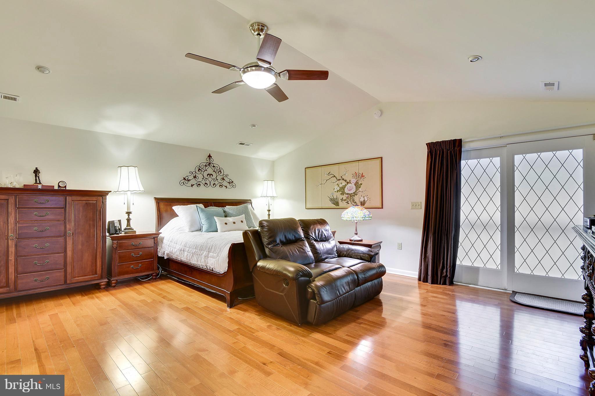 WHISPERING WOODS - Residential