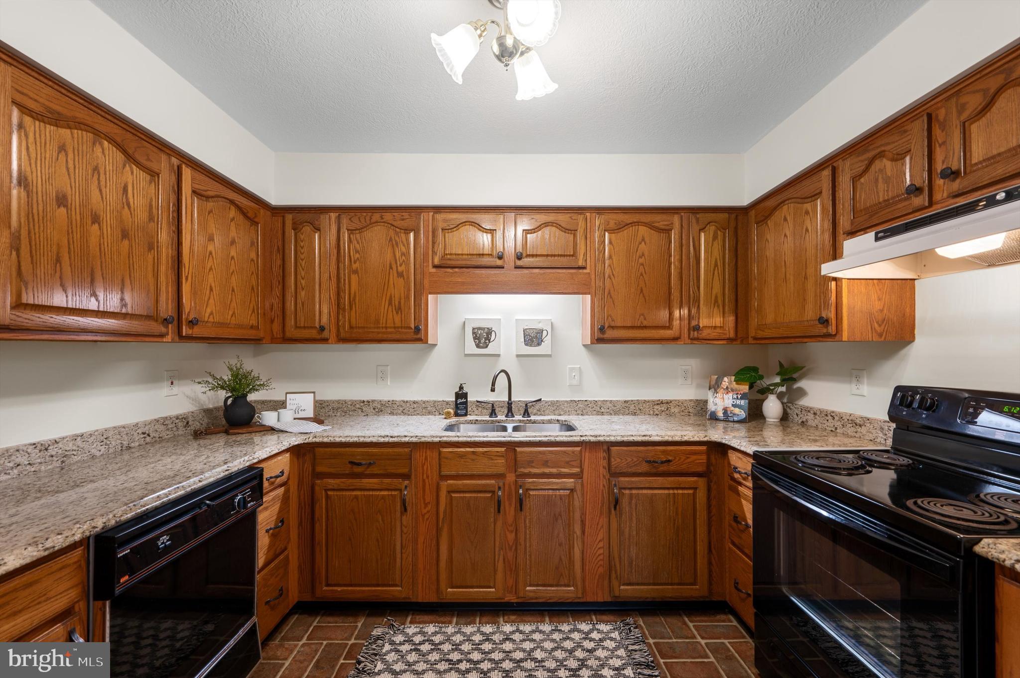 PATRICK HENRY ESTATES - Residential