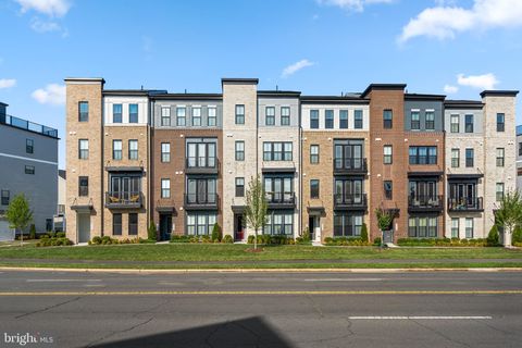 43376 FARRINGDON SQUARE BROADLANDS VA 20148