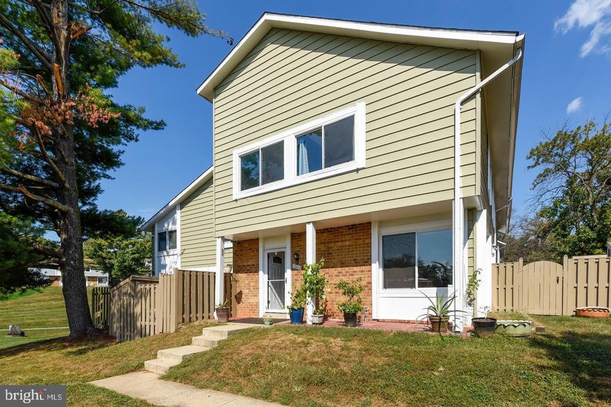 Immaculate, turnkey townhouse features gorgeous HARDWOOD floors in living areas, halls, and master bedroom.  Oversized tile floors are in entry area, kitchen and baths and brand new carpet in the two smaller bedrooms.  The remodeled kitchen has stainless steel appliances, granite counters and backsplash.   Public records shows this as a 4 bedroom house because a previous owner combined two bedrooms to make an enormous master suite to make your own private oasis.  The entire interior is freshly painted.  The exterior has been renewed with fresh mulch and power washing.  There is nothing you need to do except to move in and enjoy.  NOTE:  The transferable AHS Home Warranty is good only through 12/21/2023.