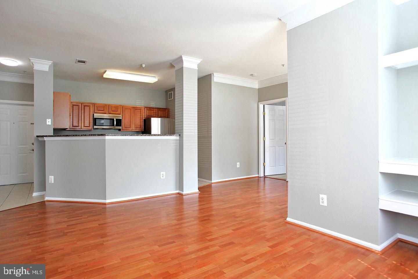 1530 SPRING GATE DRIVE 9103