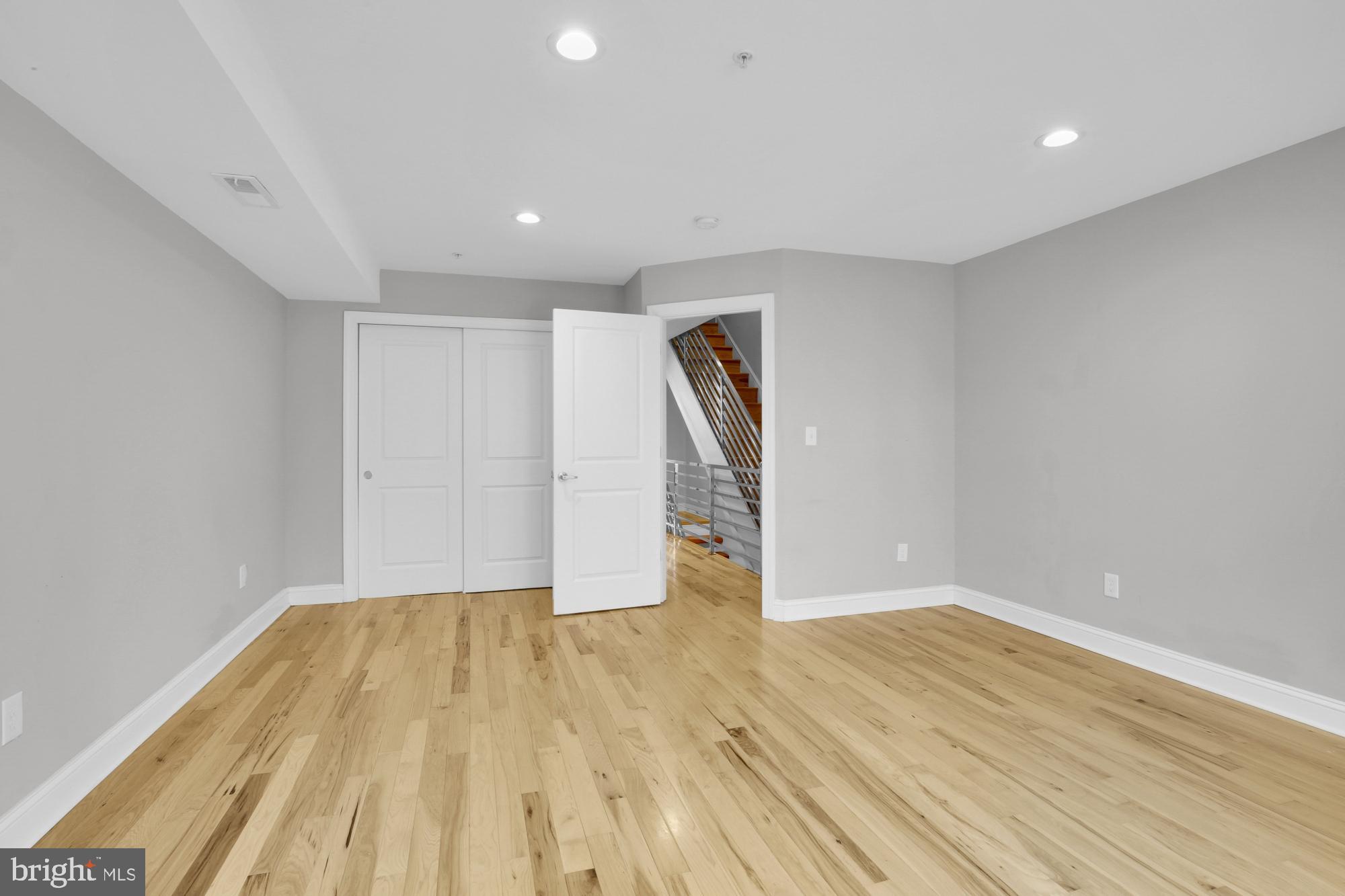 OLDE KENSINGTON - Residential Lease