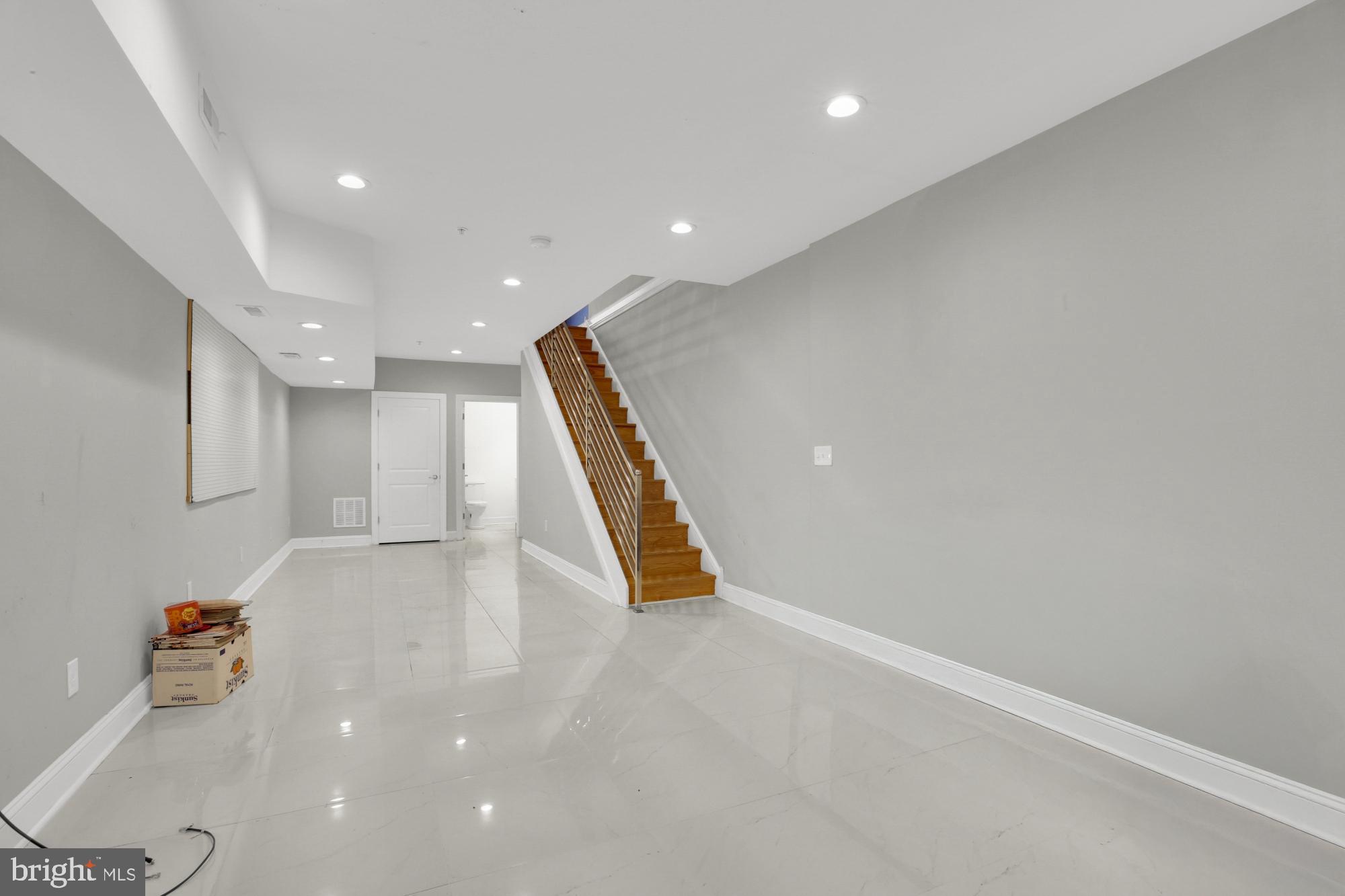 OLDE KENSINGTON - Residential Lease