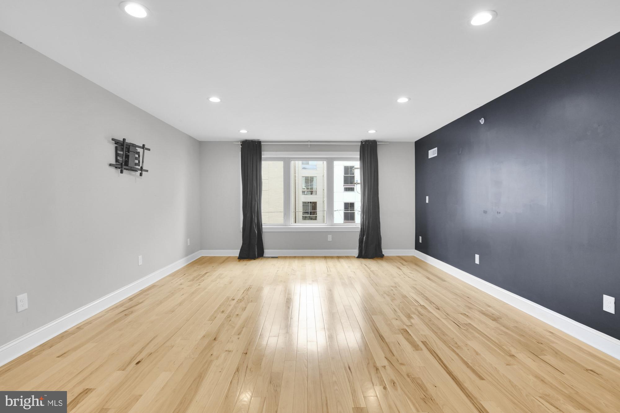 OLDE KENSINGTON - Residential Lease