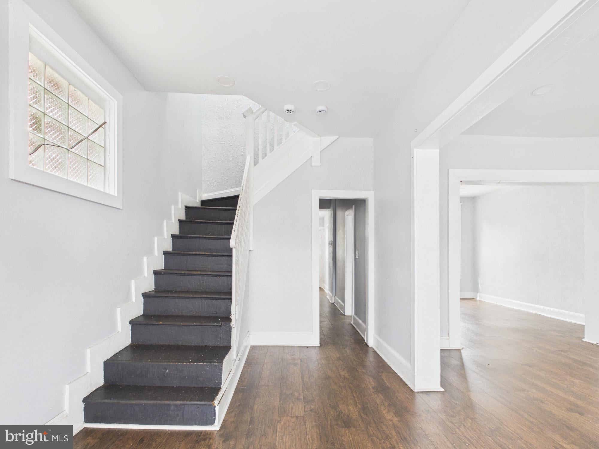 2112 N PULASKI