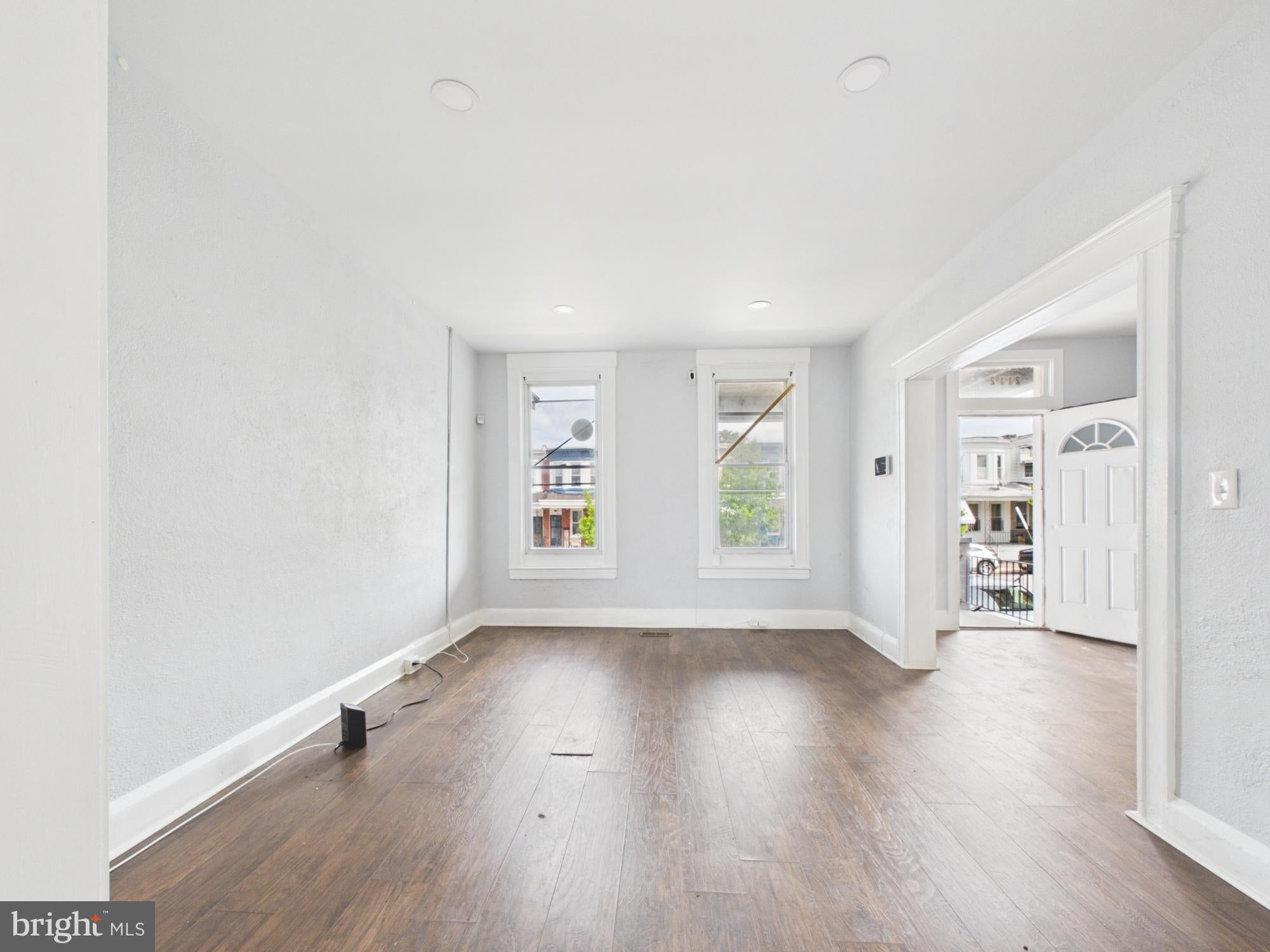 2112 N PULASKI