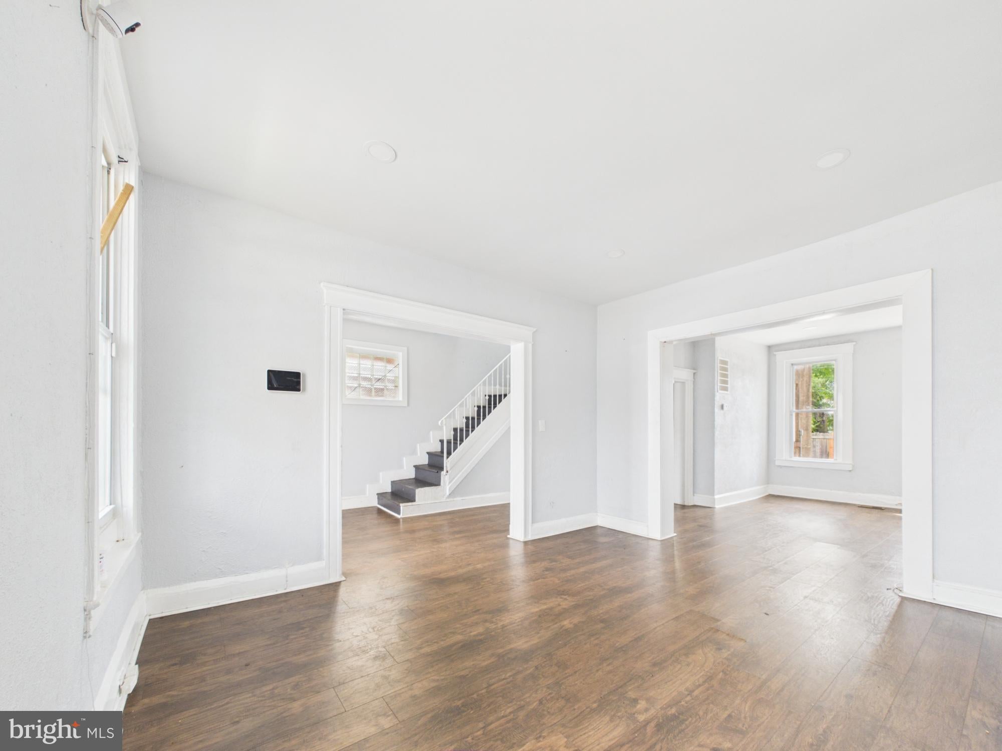 2112 N PULASKI