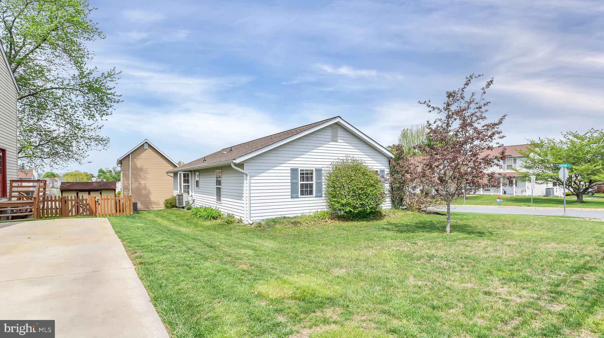 SMALL CROSSINGS - Residential