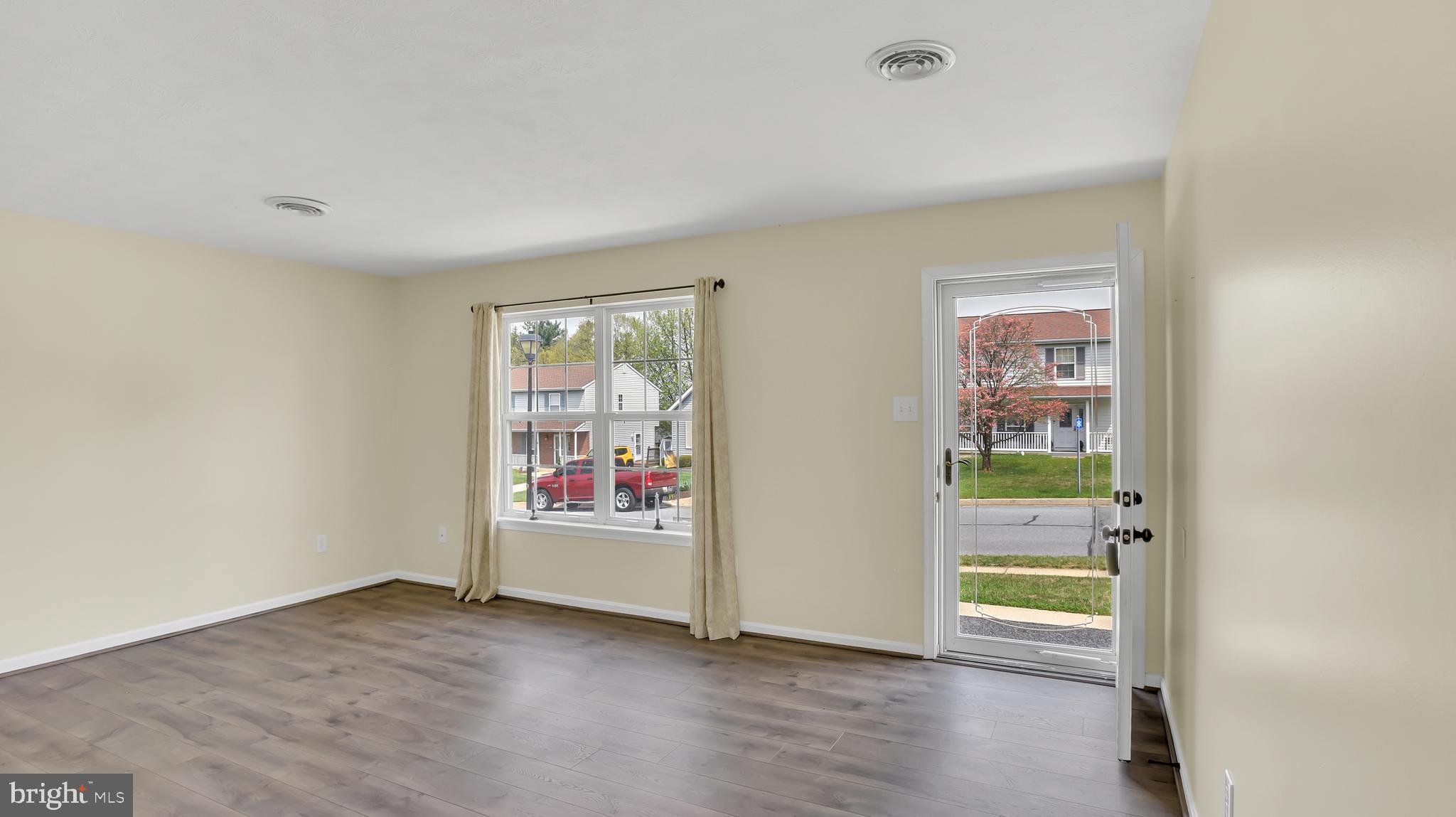 SMALL CROSSINGS - Residential