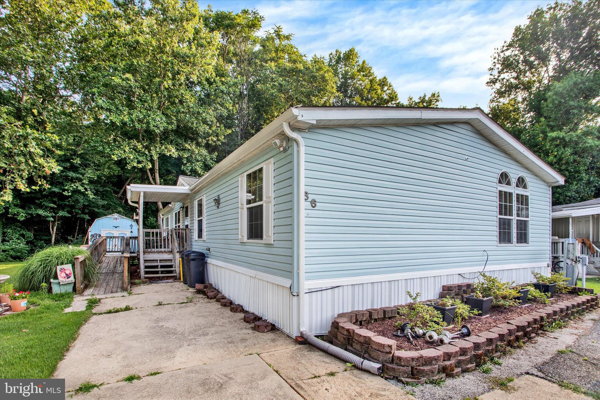 86 EDWARDS LANE