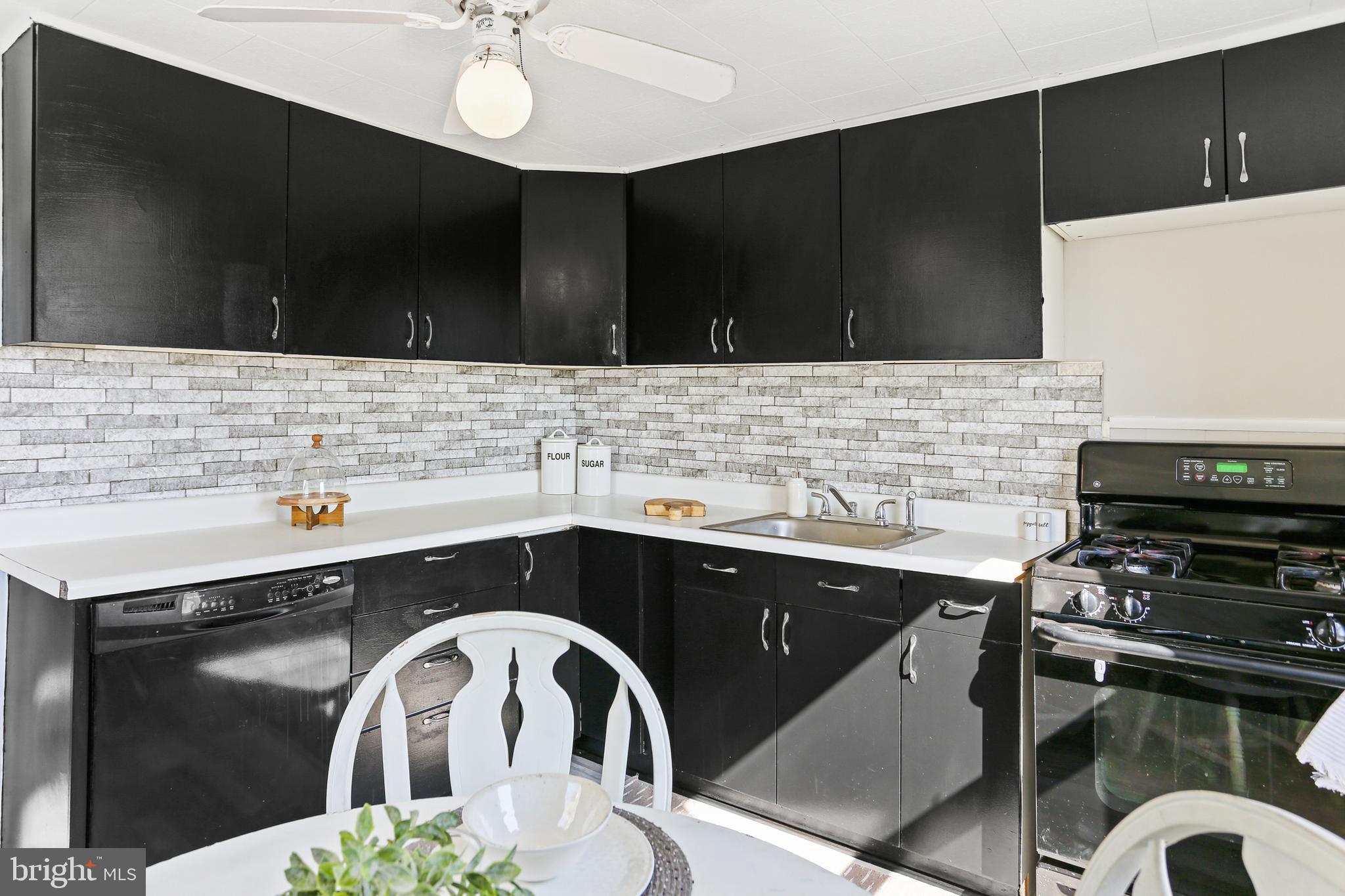 COLONIAL HOUSING - Residential