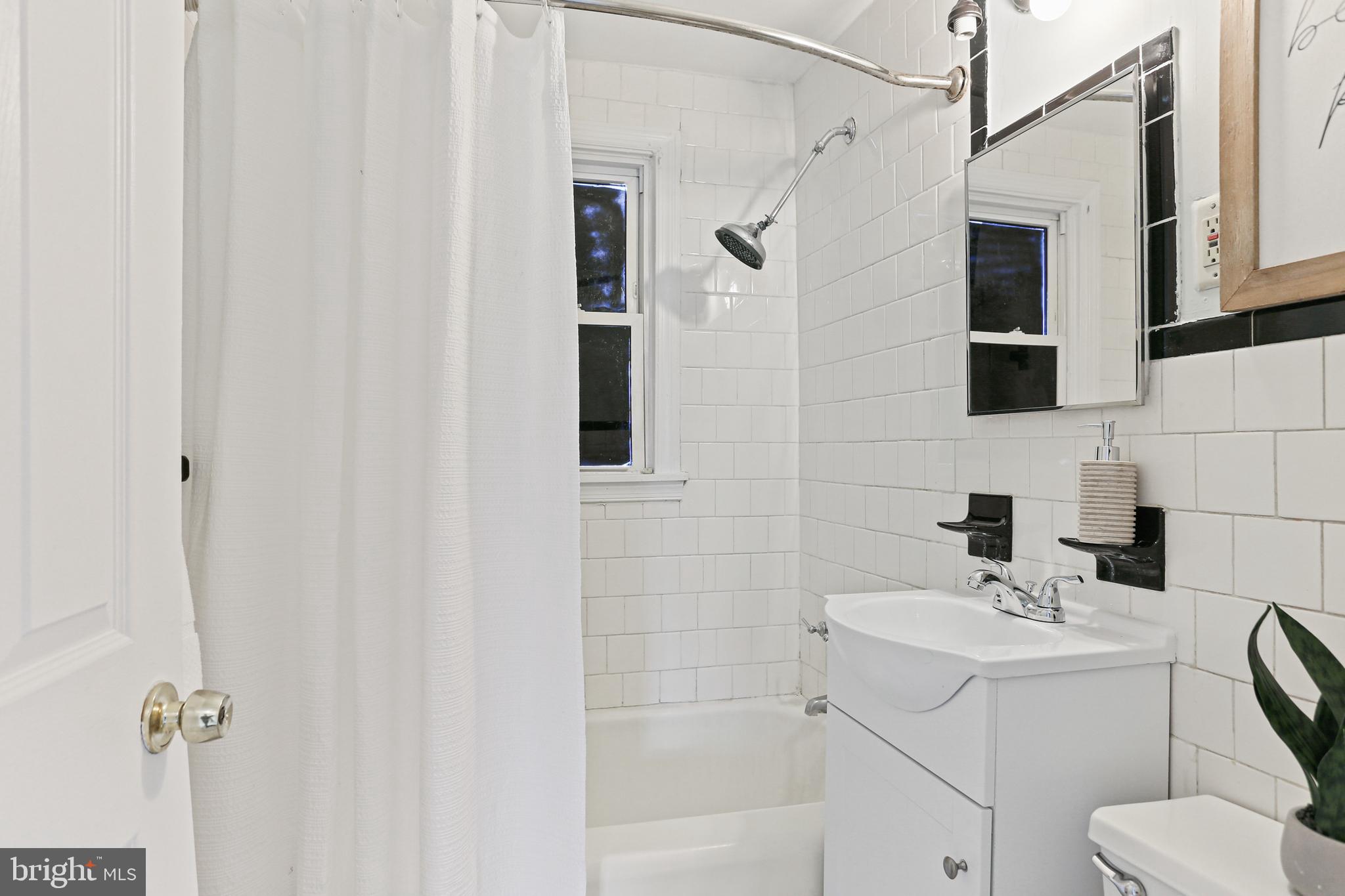 COLONIAL HOUSING - Residential