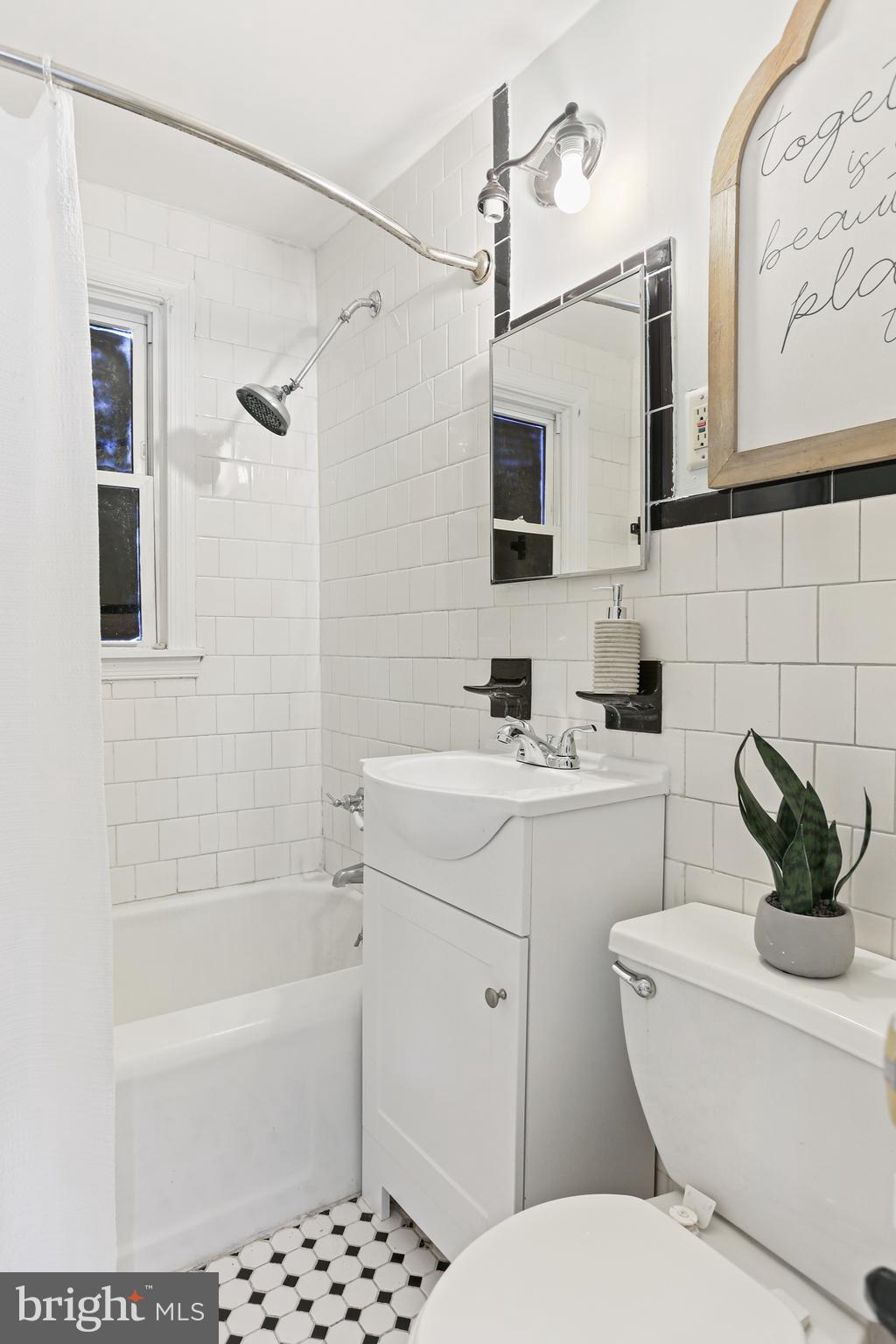 COLONIAL HOUSING - Residential