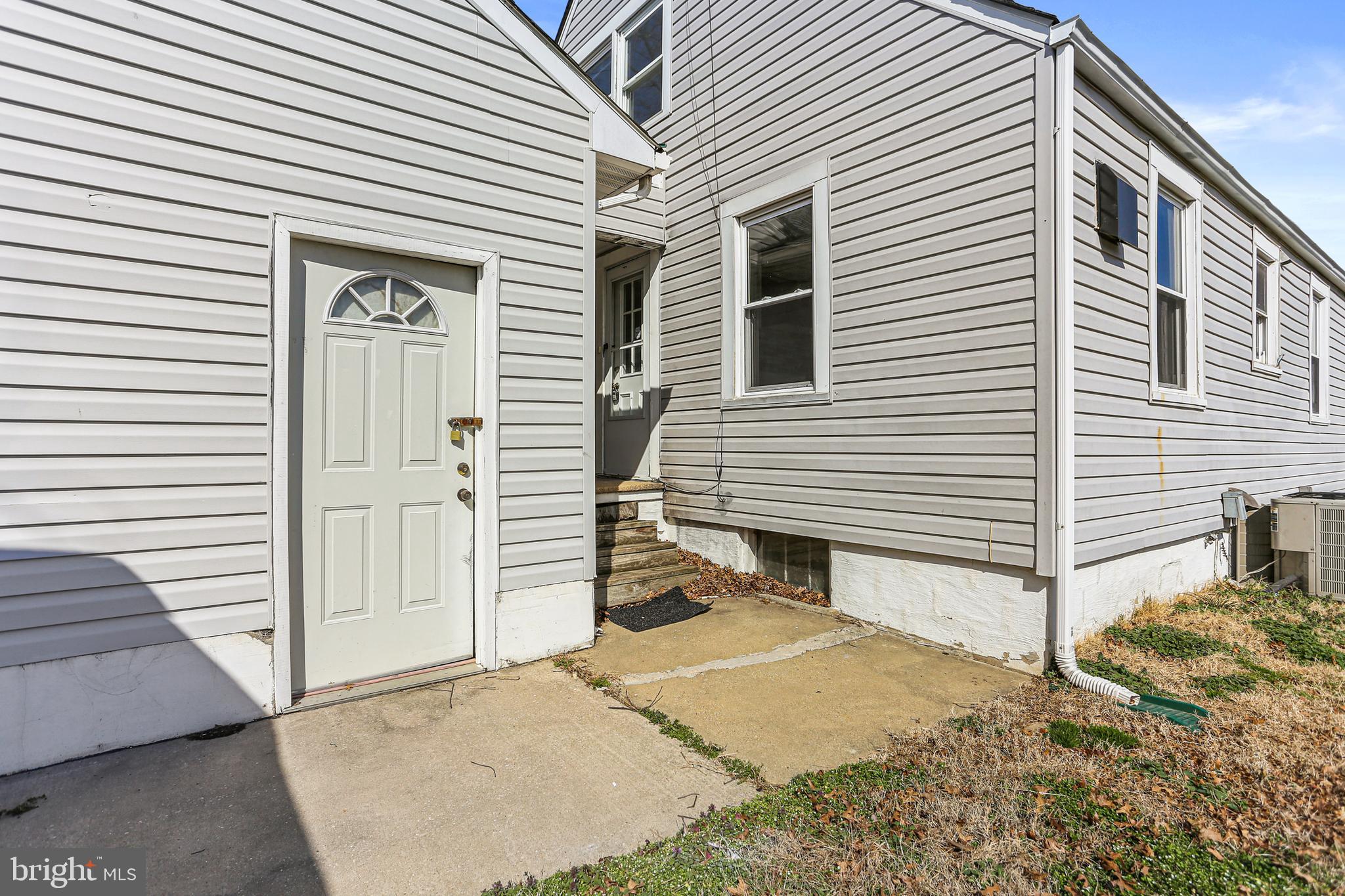 COLONIAL HOUSING - Residential