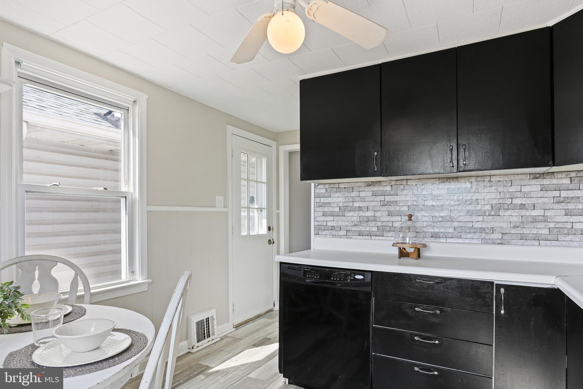 COLONIAL HOUSING - Residential