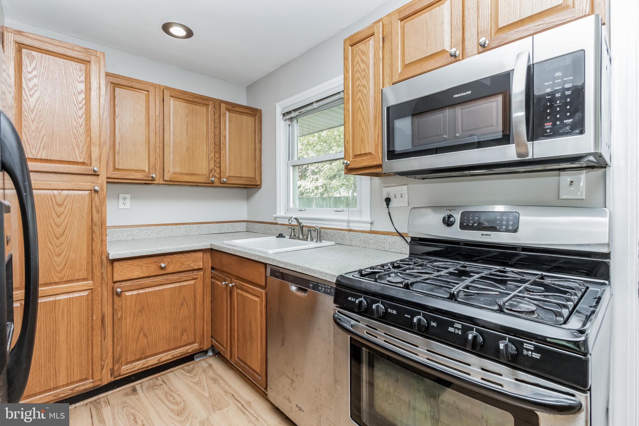 BUCKNELL MANOR - Residential Lease