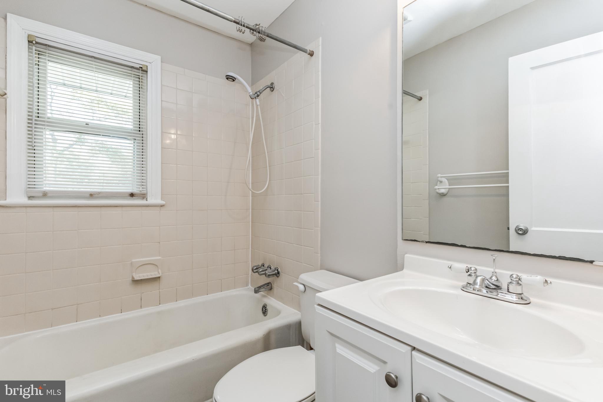 BUCKNELL MANOR - Residential Lease