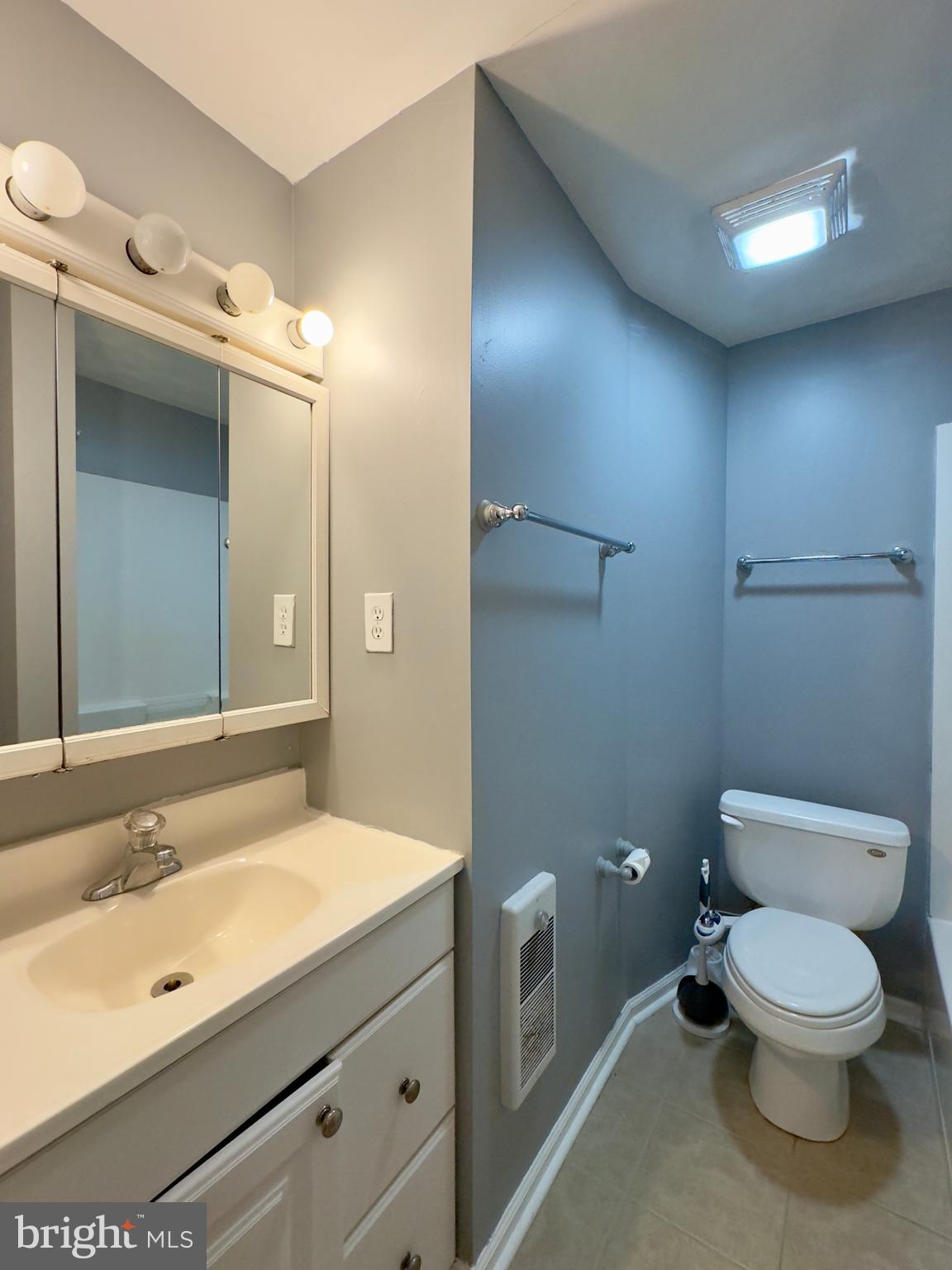 WASHINGTON VILLAGE - Residential Lease