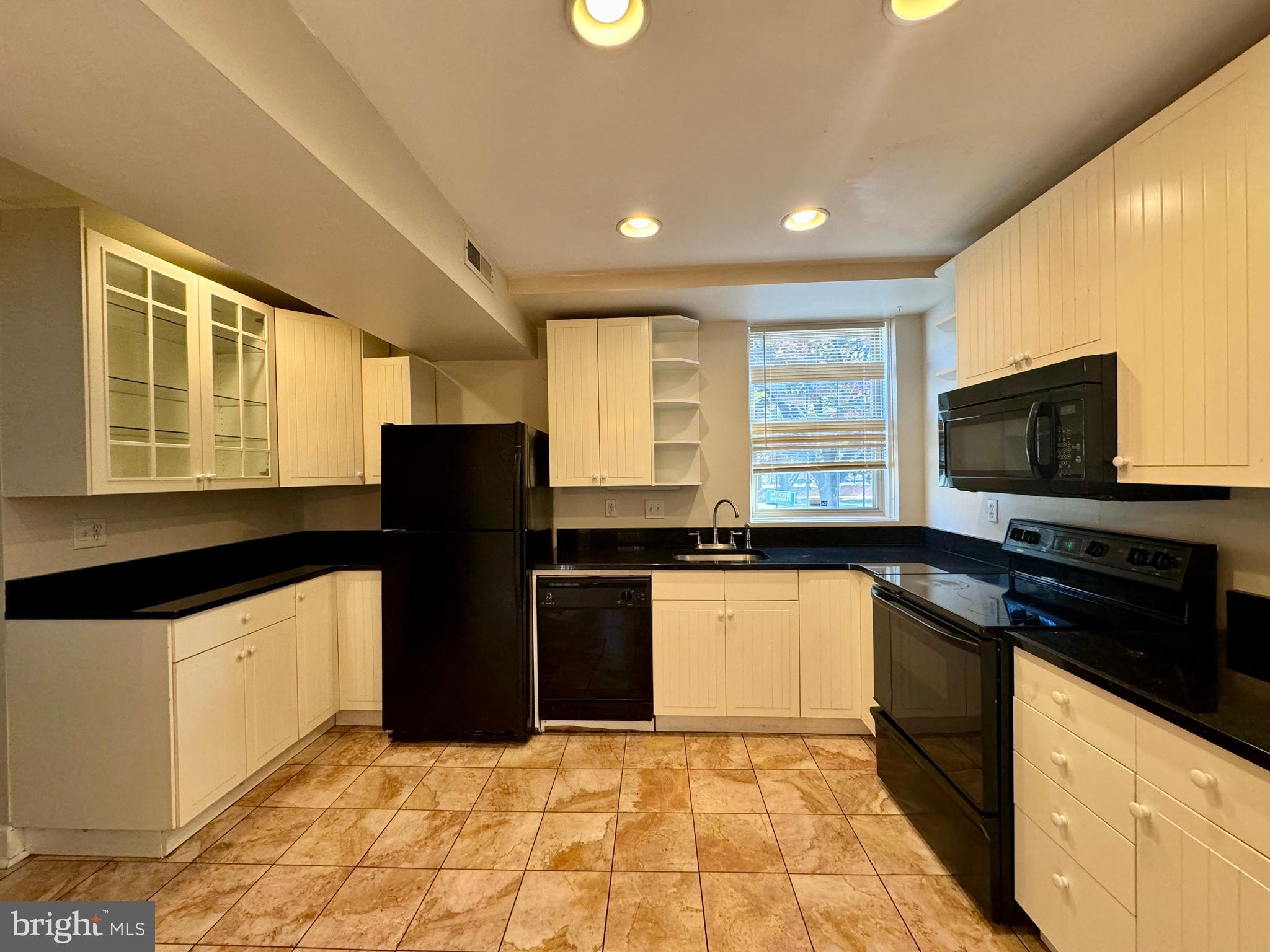 WASHINGTON VILLAGE - Residential Lease