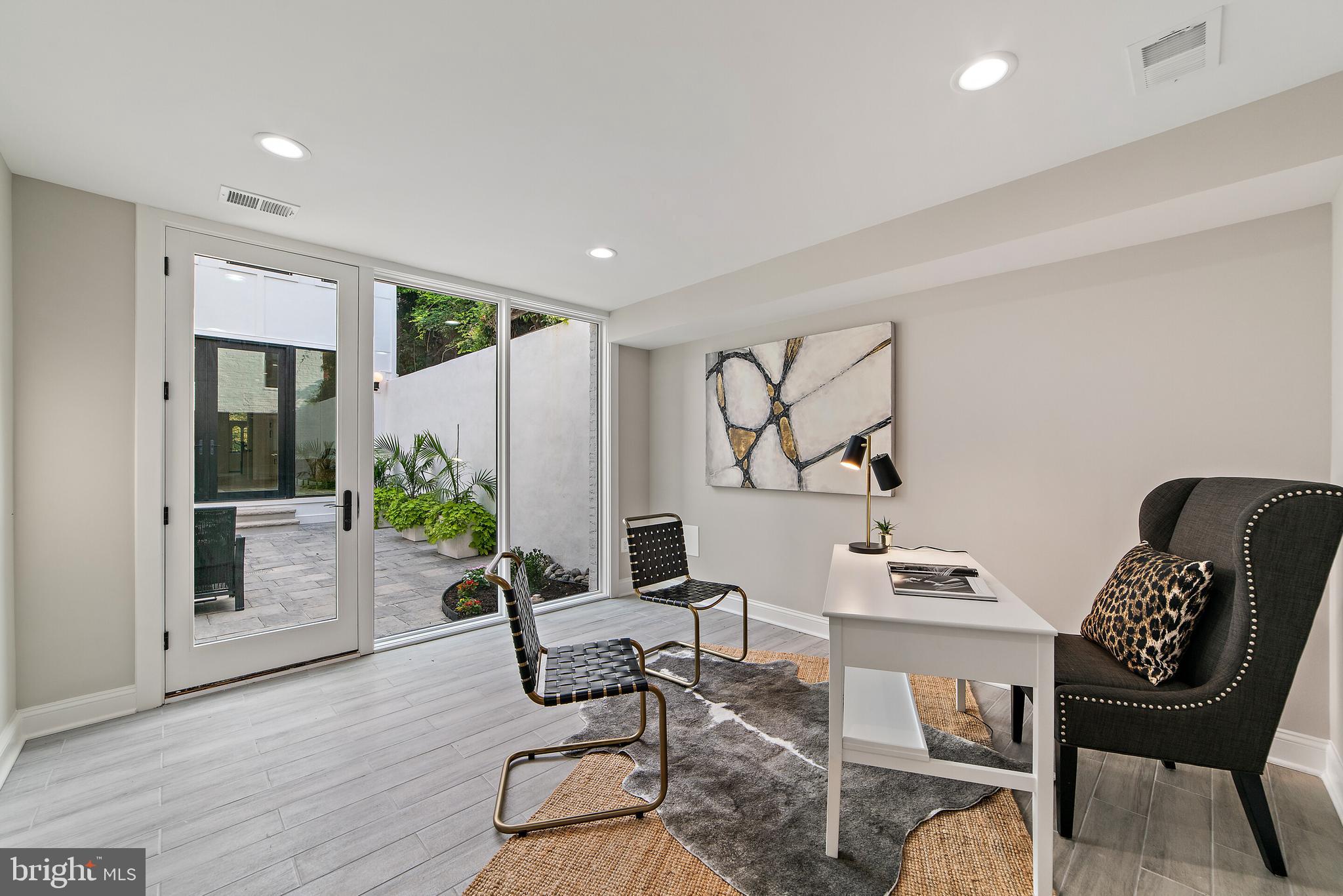 CAPITOL HILL - Residential