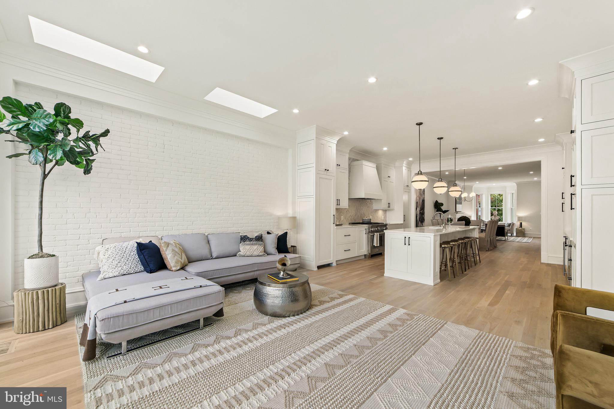 CAPITOL HILL - Residential
