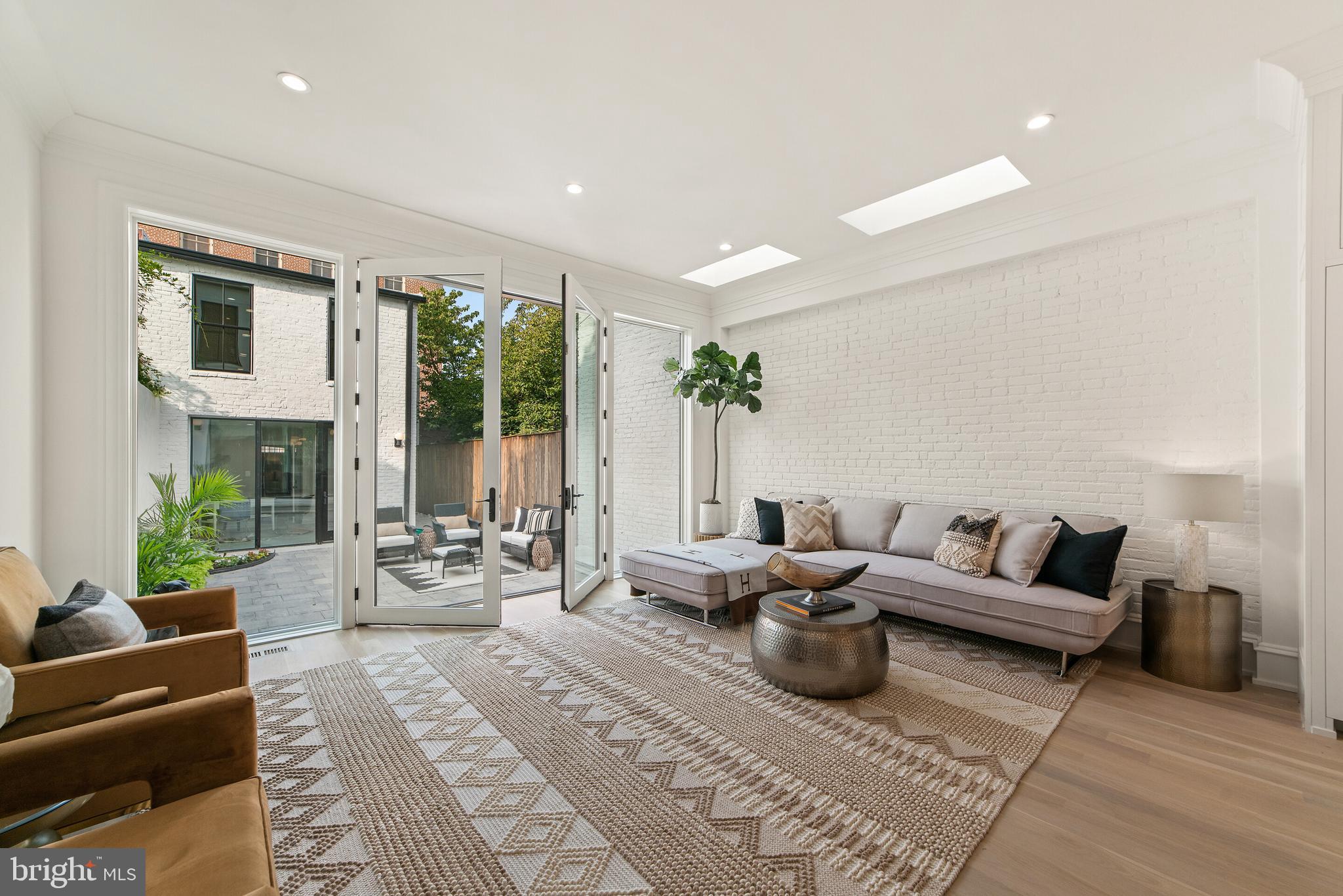 CAPITOL HILL - Residential