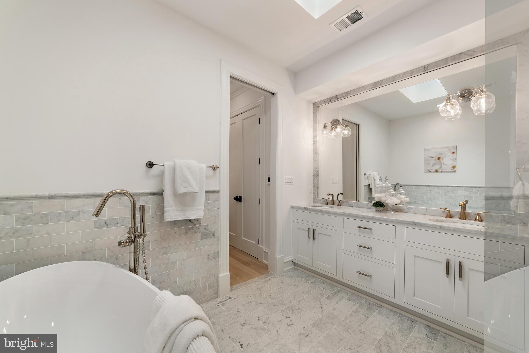 CAPITOL HILL - Residential