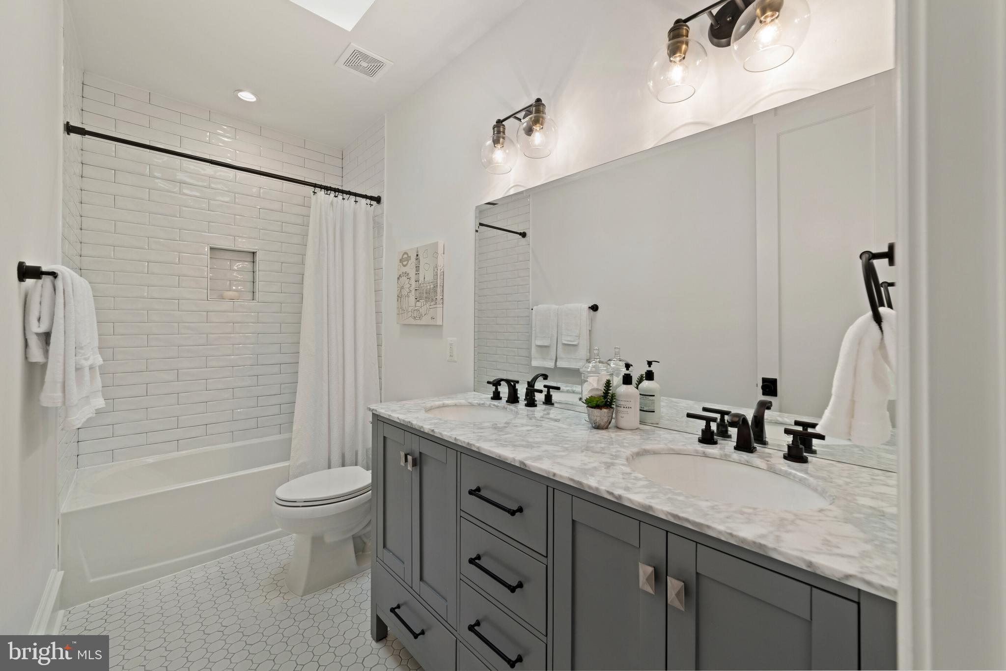 CAPITOL HILL - Residential