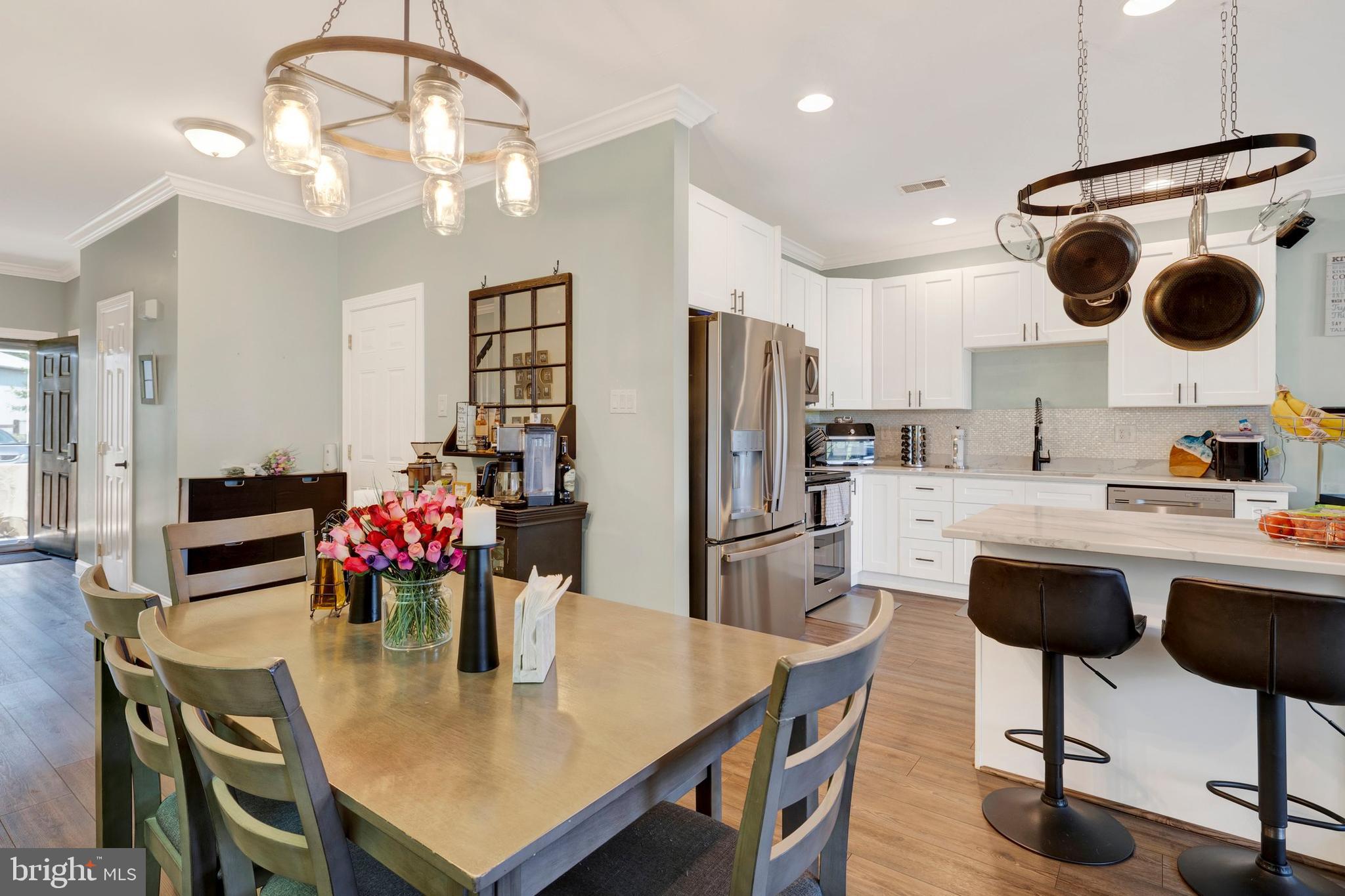102 RED OAK COURT