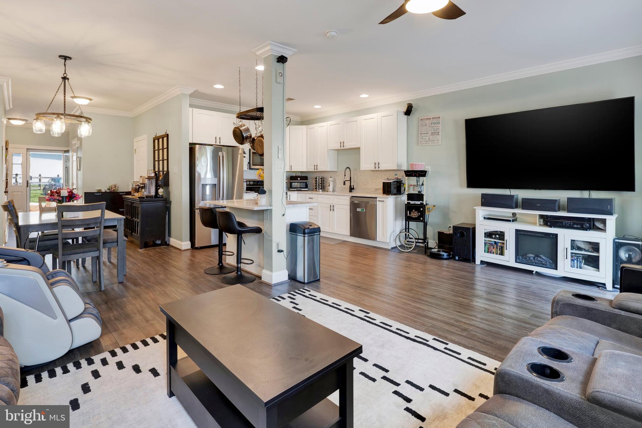 102 RED OAK COURT