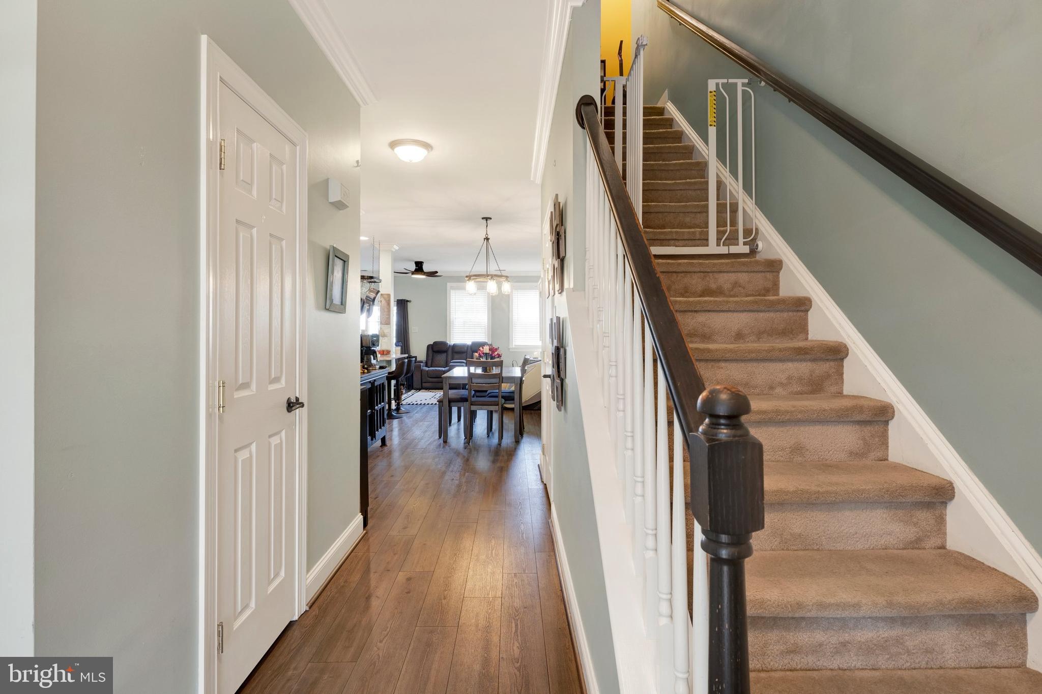 102 RED OAK COURT
