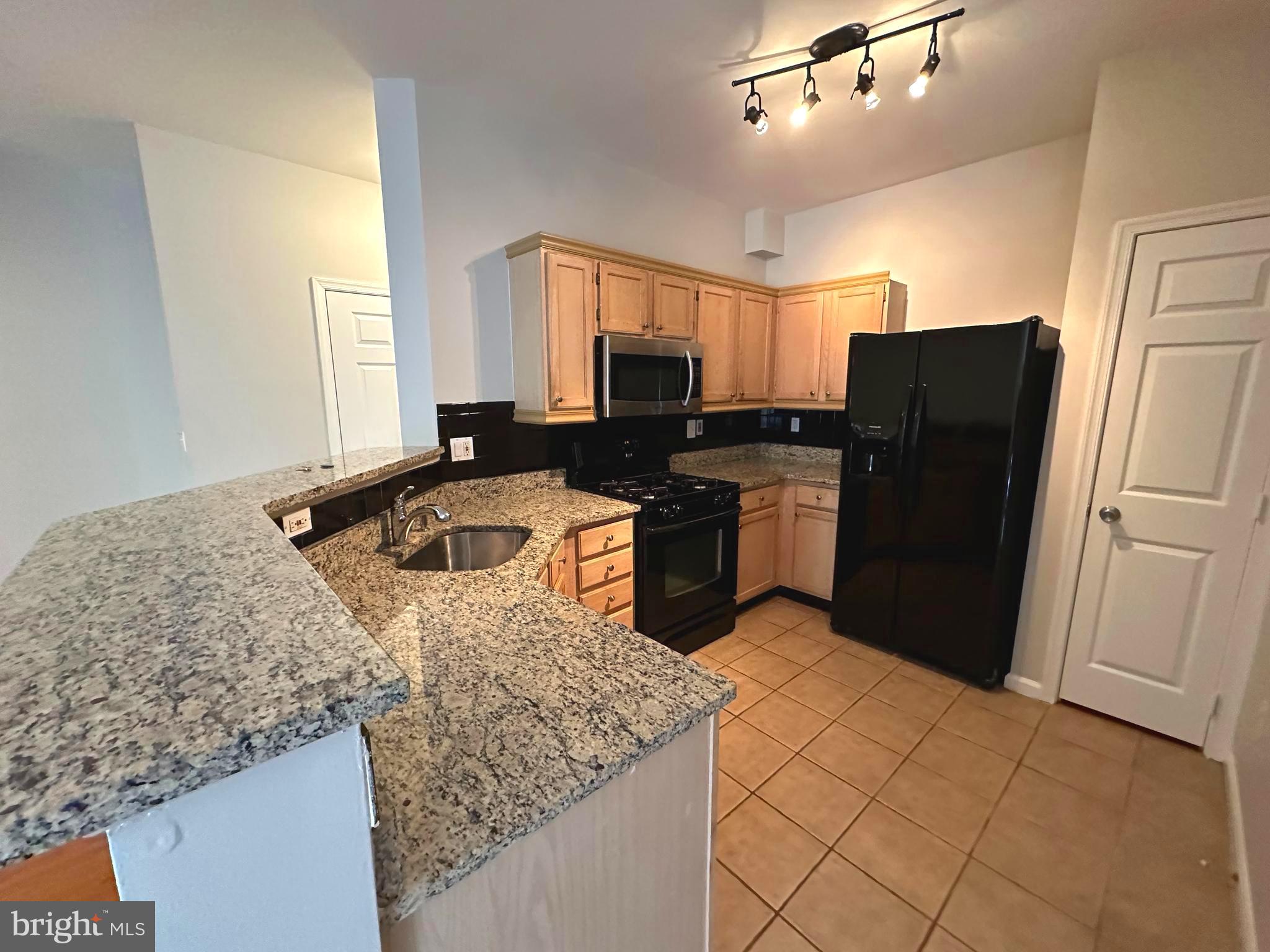 SANDERLING CONDO - Residential Lease