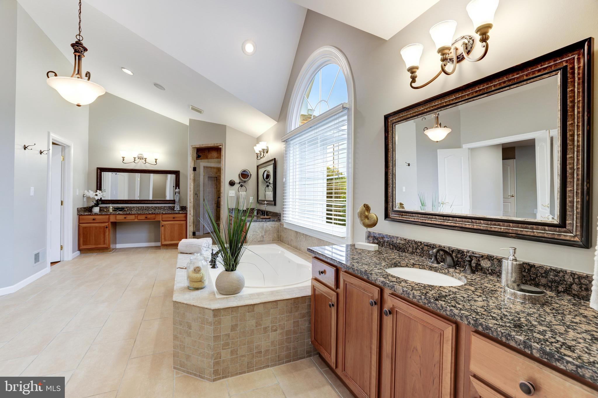 RIVER CREEK - Residential