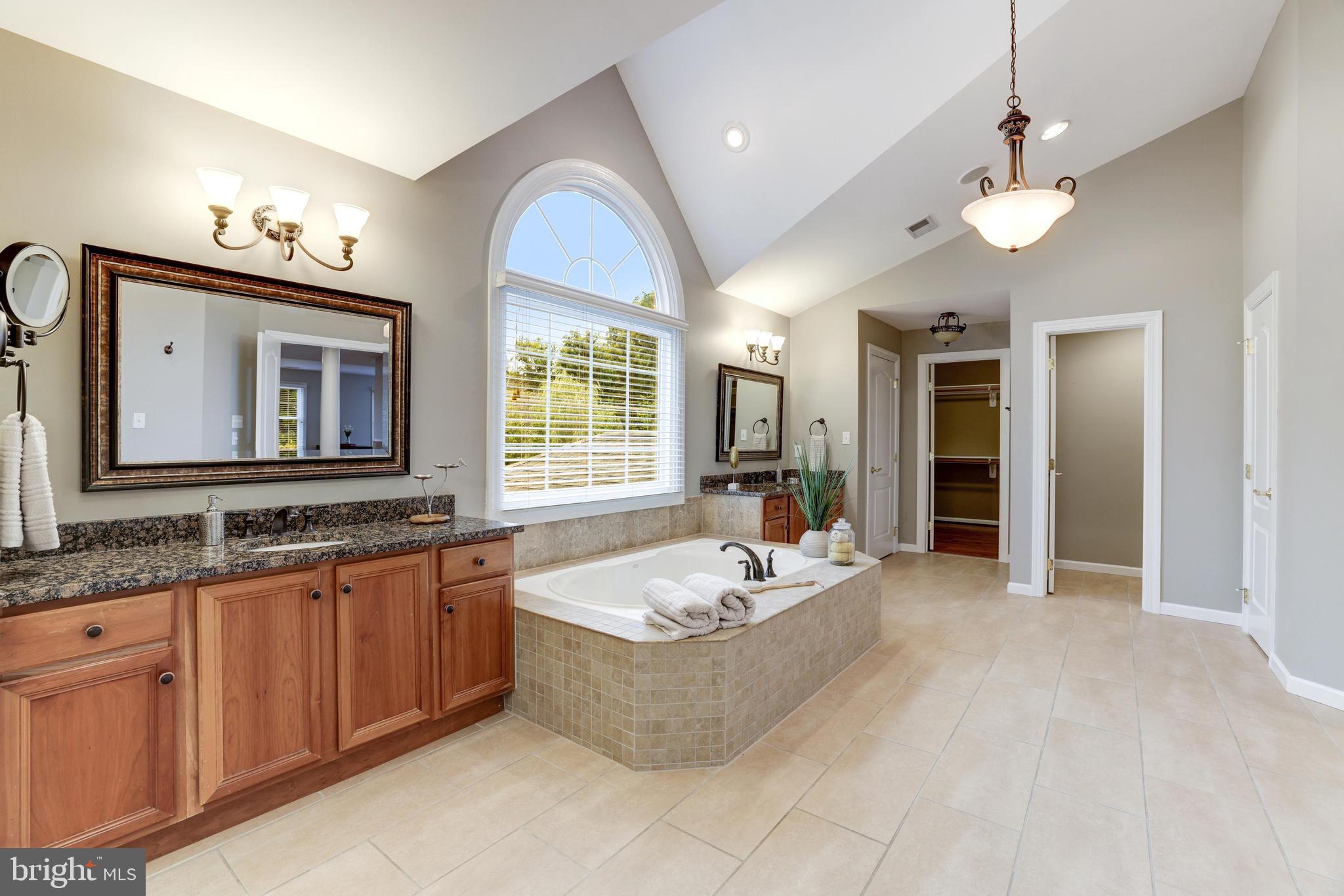 RIVER CREEK - Residential